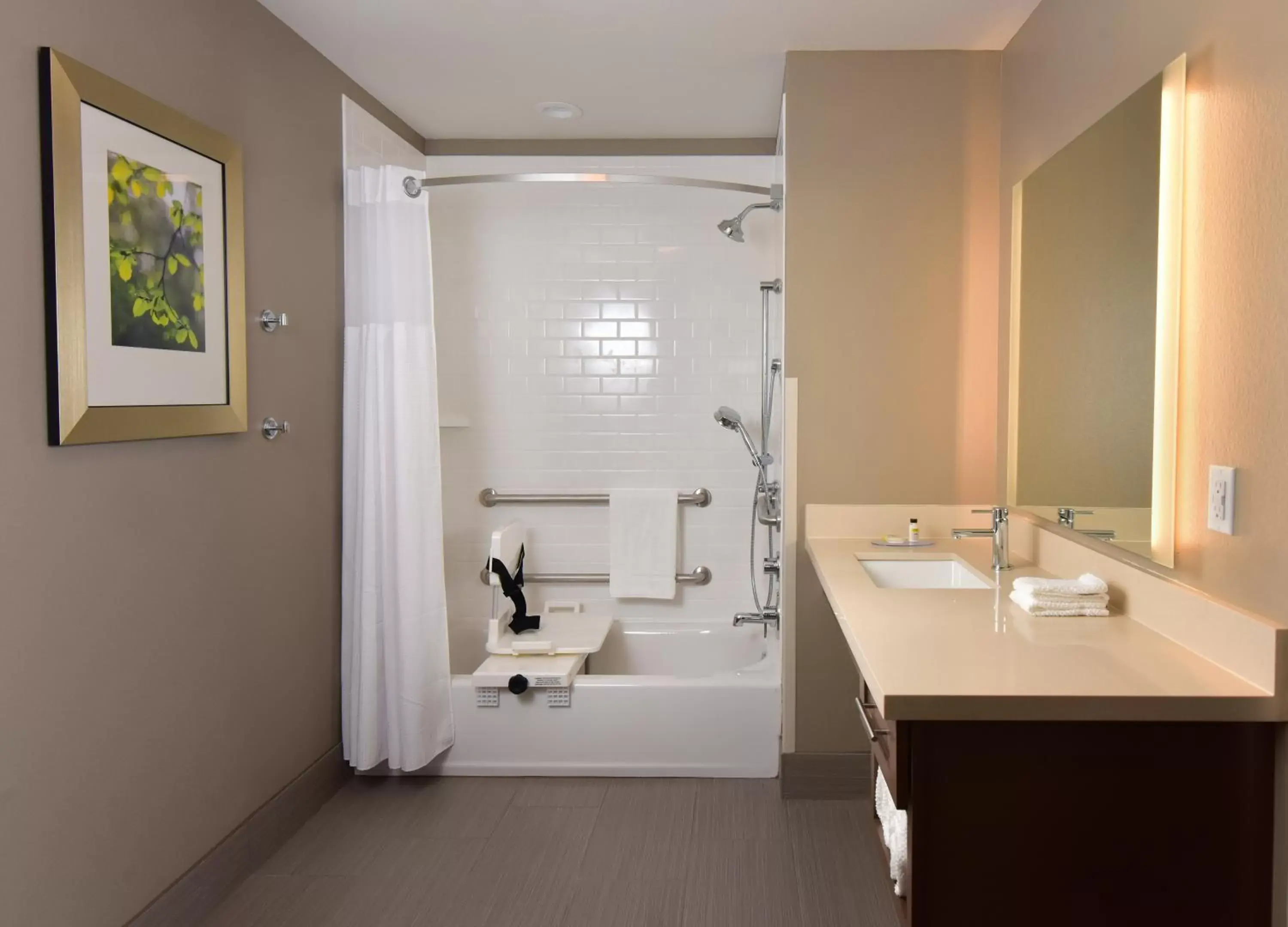 Bathroom in Staybridge Suites - Wisconsin Dells - Lake Delton, an IHG Hotel