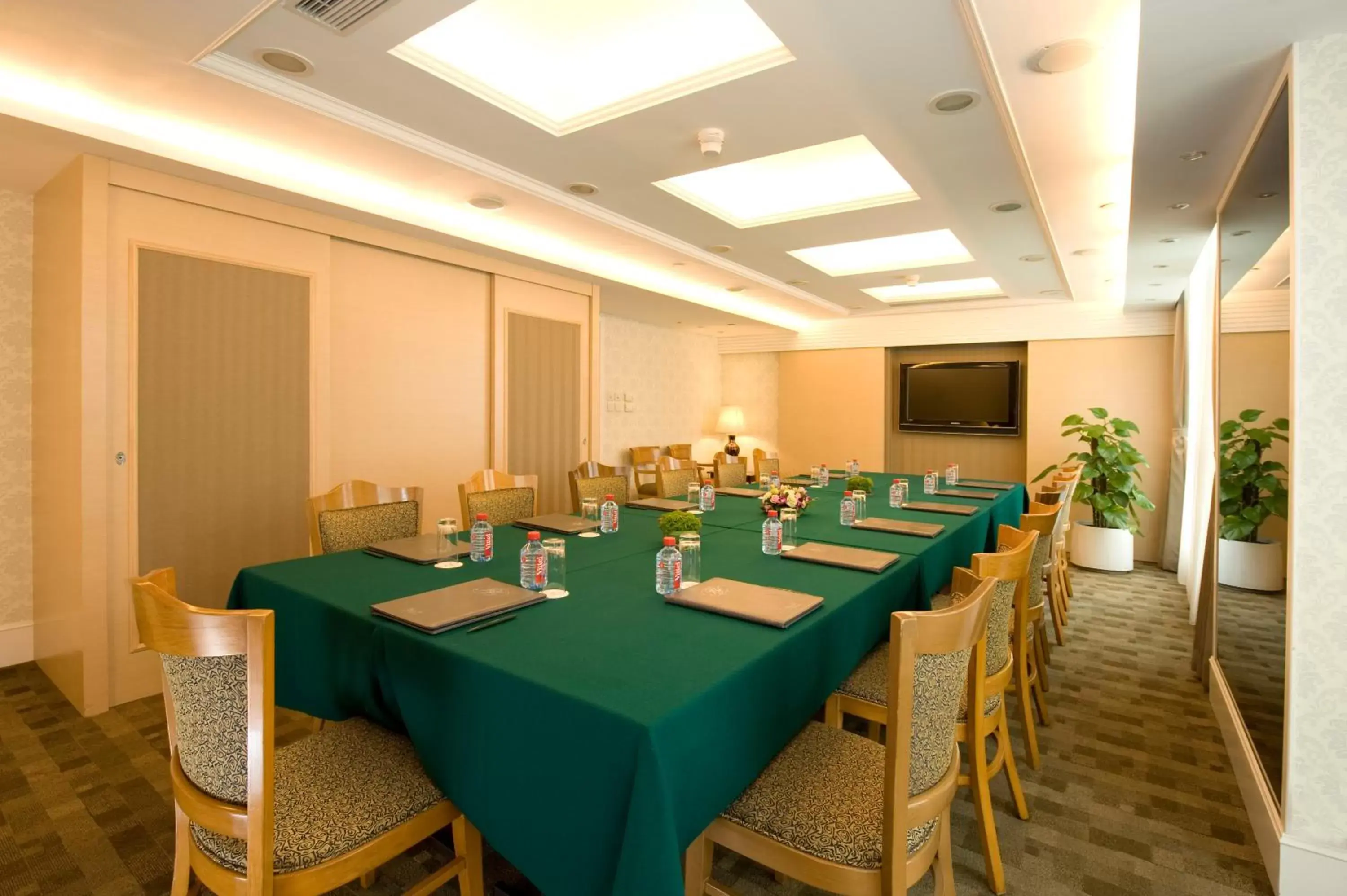 Business facilities in Bishop Lei International House