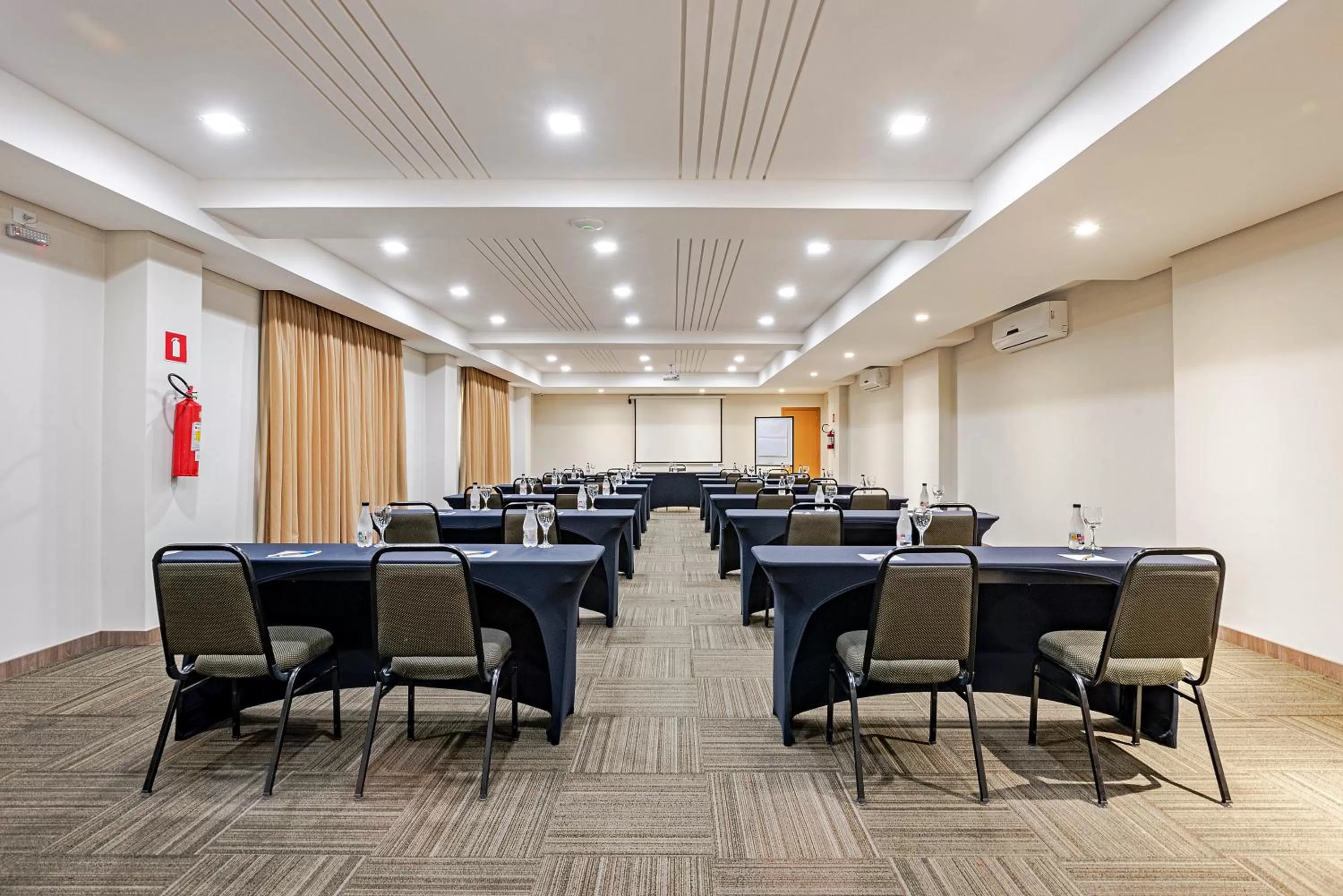 Meeting/conference room in Slim Curitiba Av das Torres