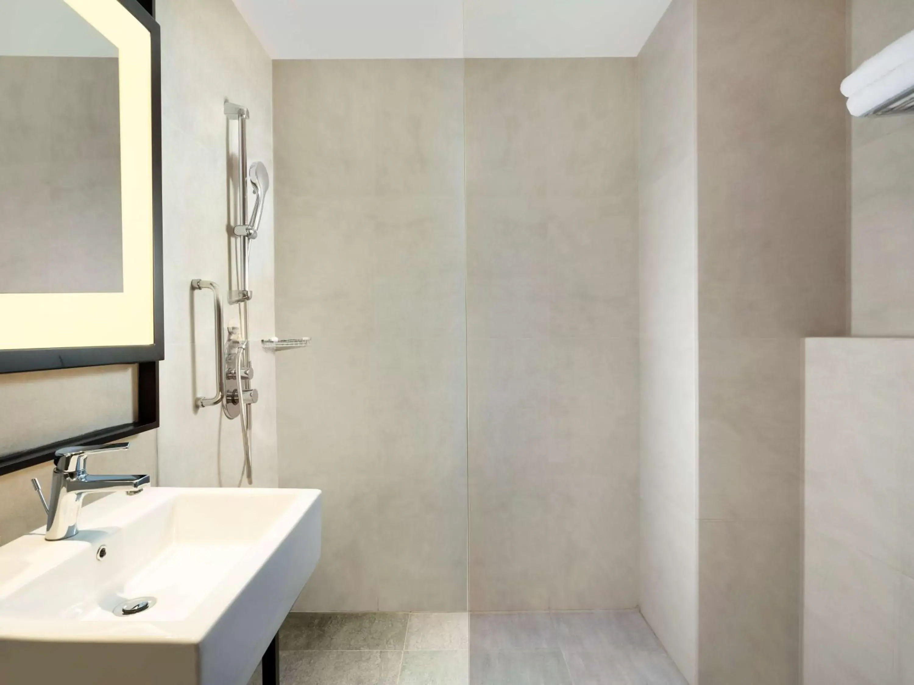 Bathroom in Hilton Garden Inn Jakarta Taman Palem