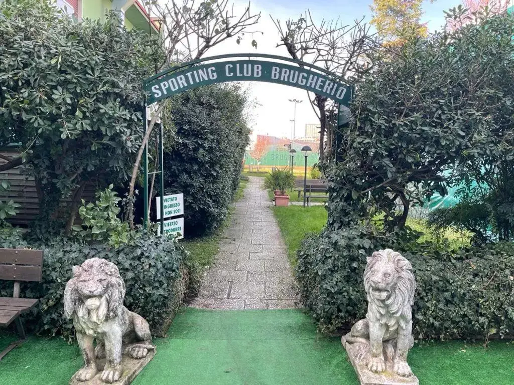 Garden in Hotel Sporting Brugherio