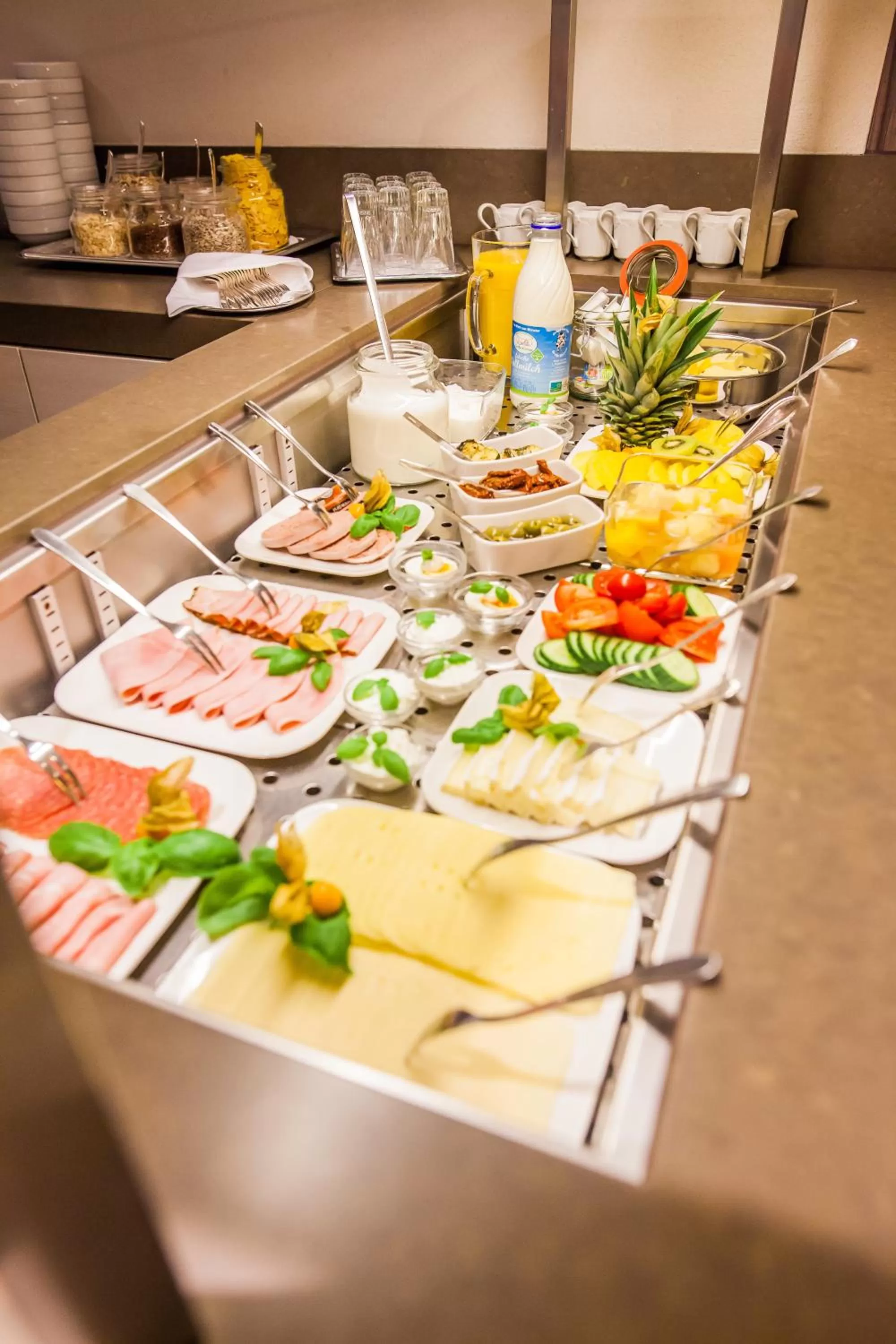 Buffet breakfast in Hotel Martinihof