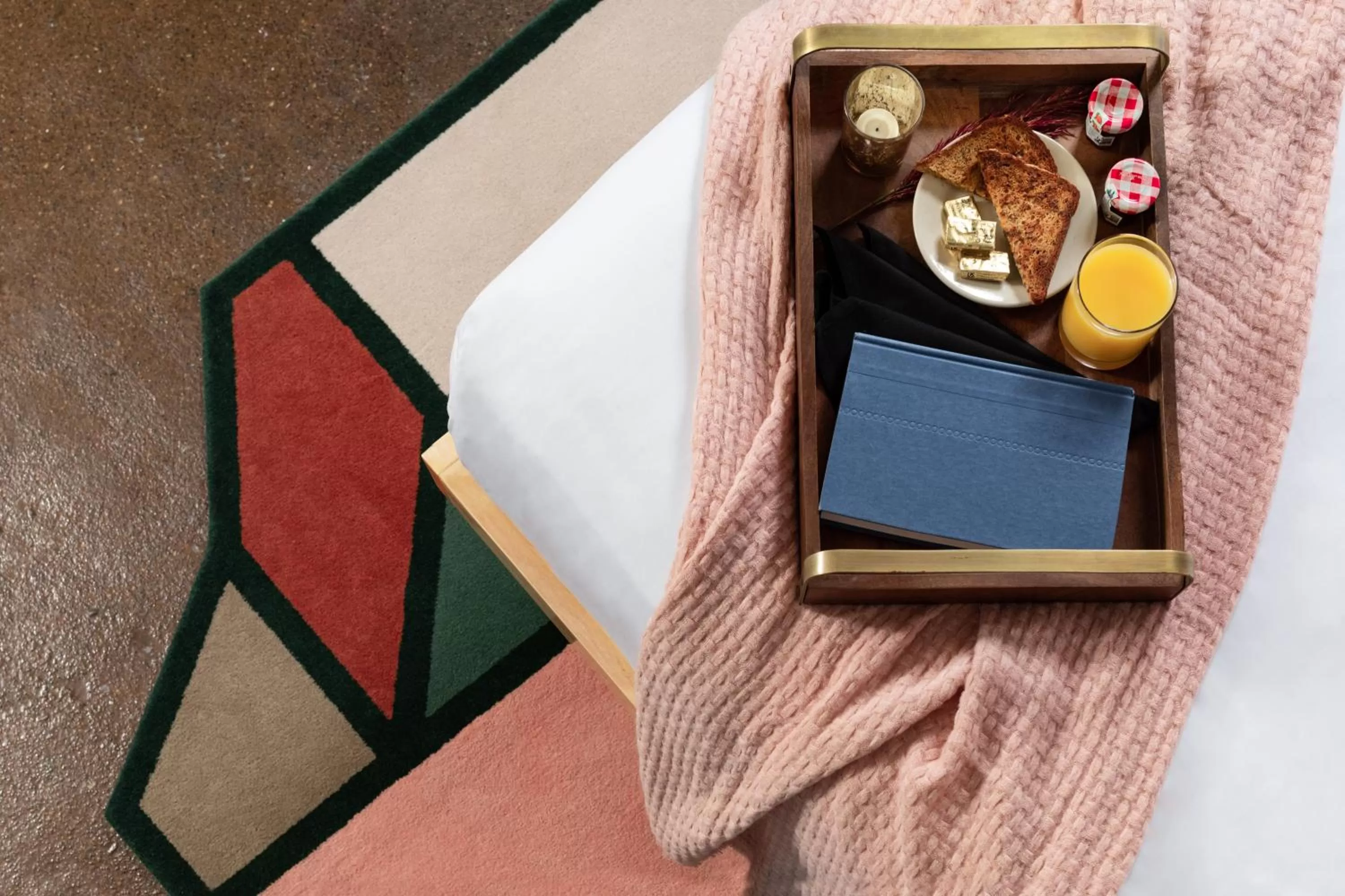 Food and drinks, Bed in Canvas Hotel Dallas