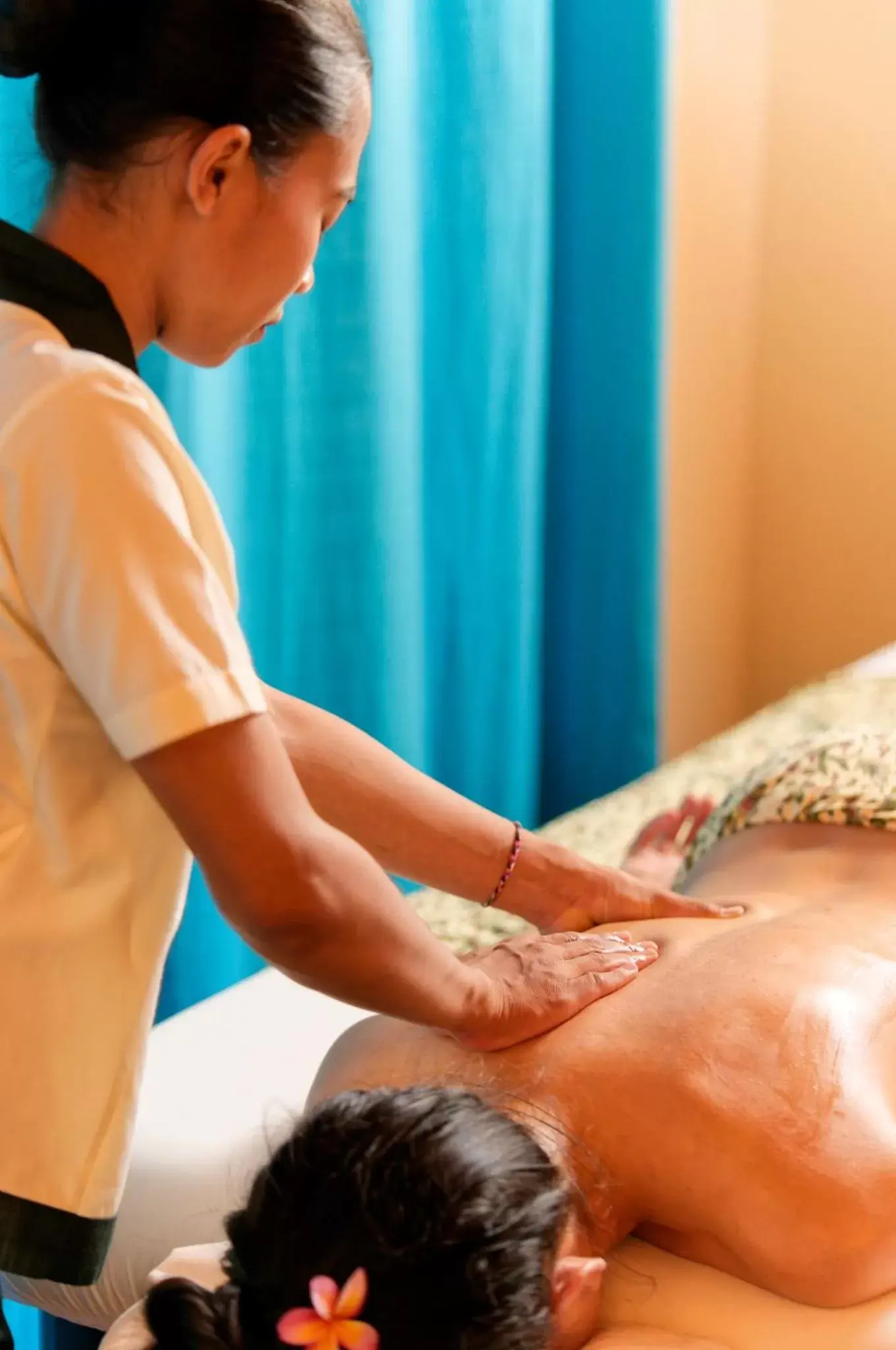 Massage in Canareef Resort Maldives