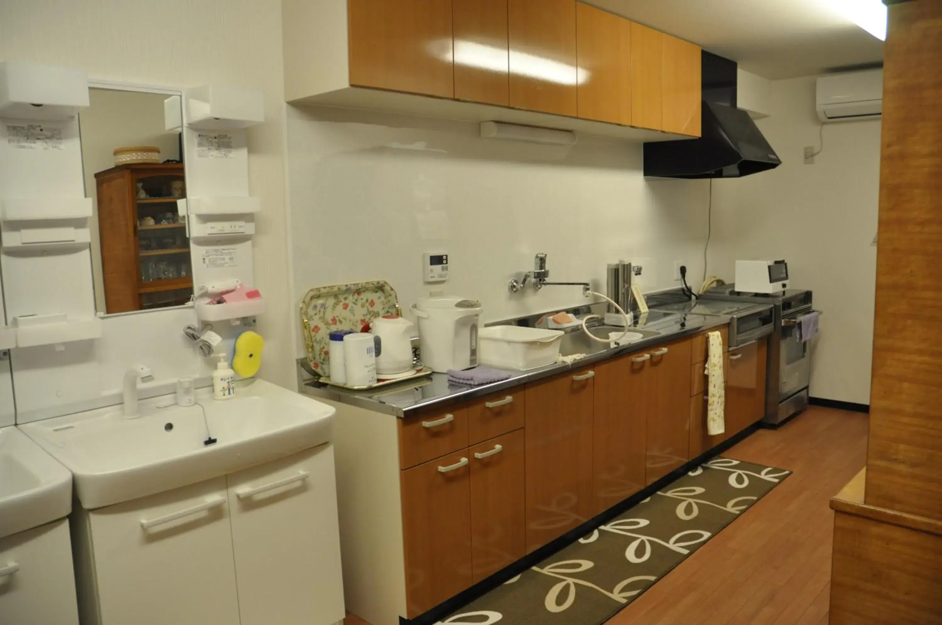 Communal kitchen, Kitchen/Kitchenette in Guest House Gajyun