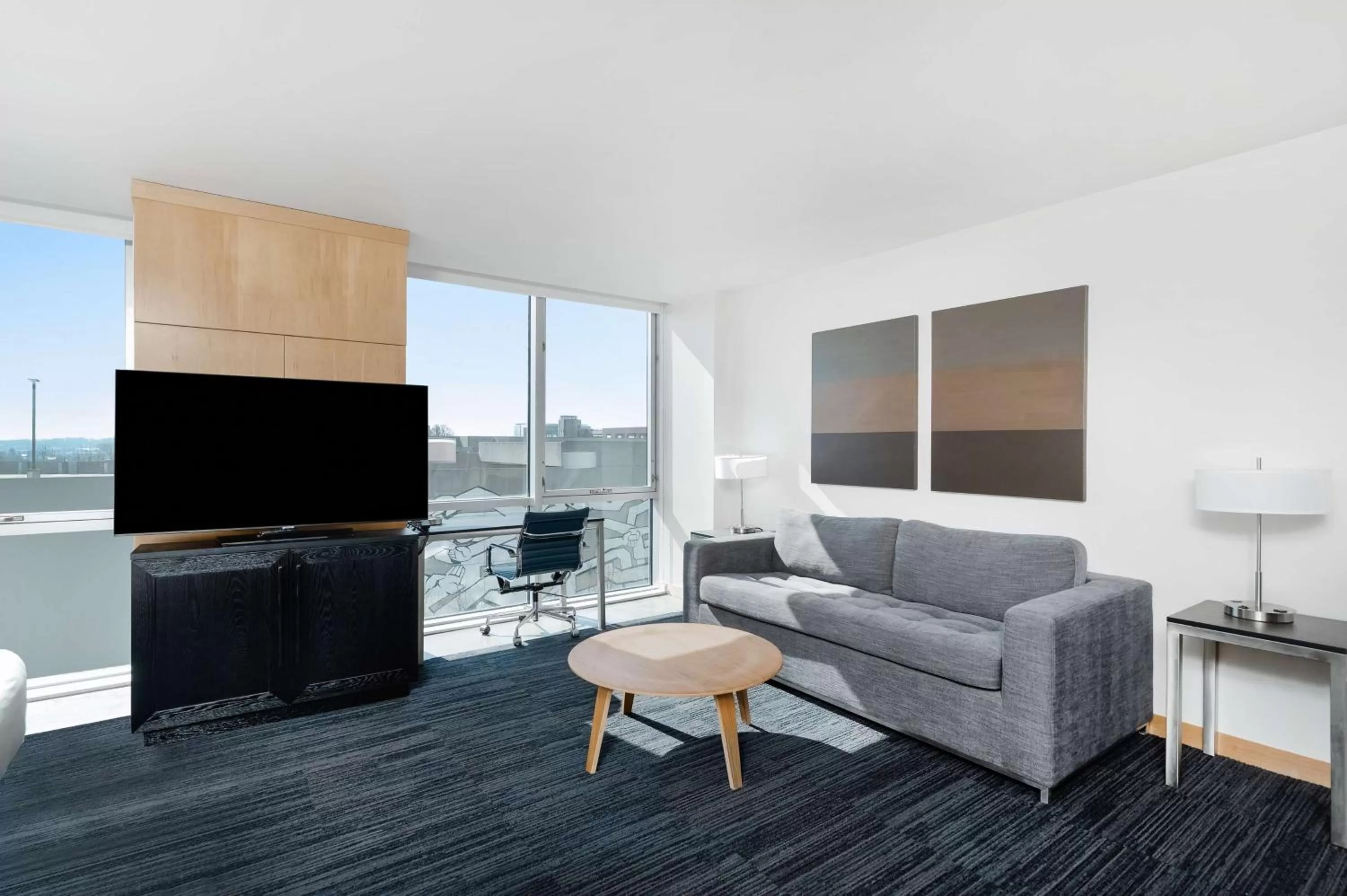 Bedroom in Hotelvetro Iowa City, Tapestry Collection By Hilton