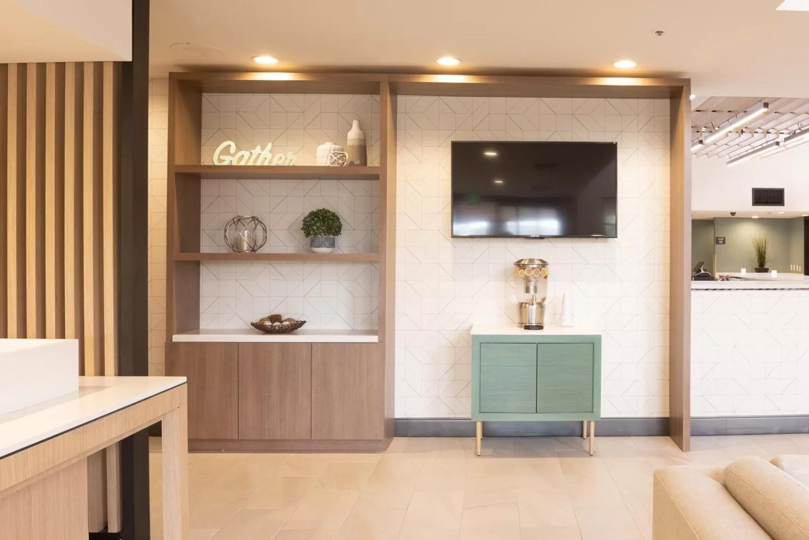 Lobby or reception in Holiday Inn Santa Ana-Orange County Airport by IHG