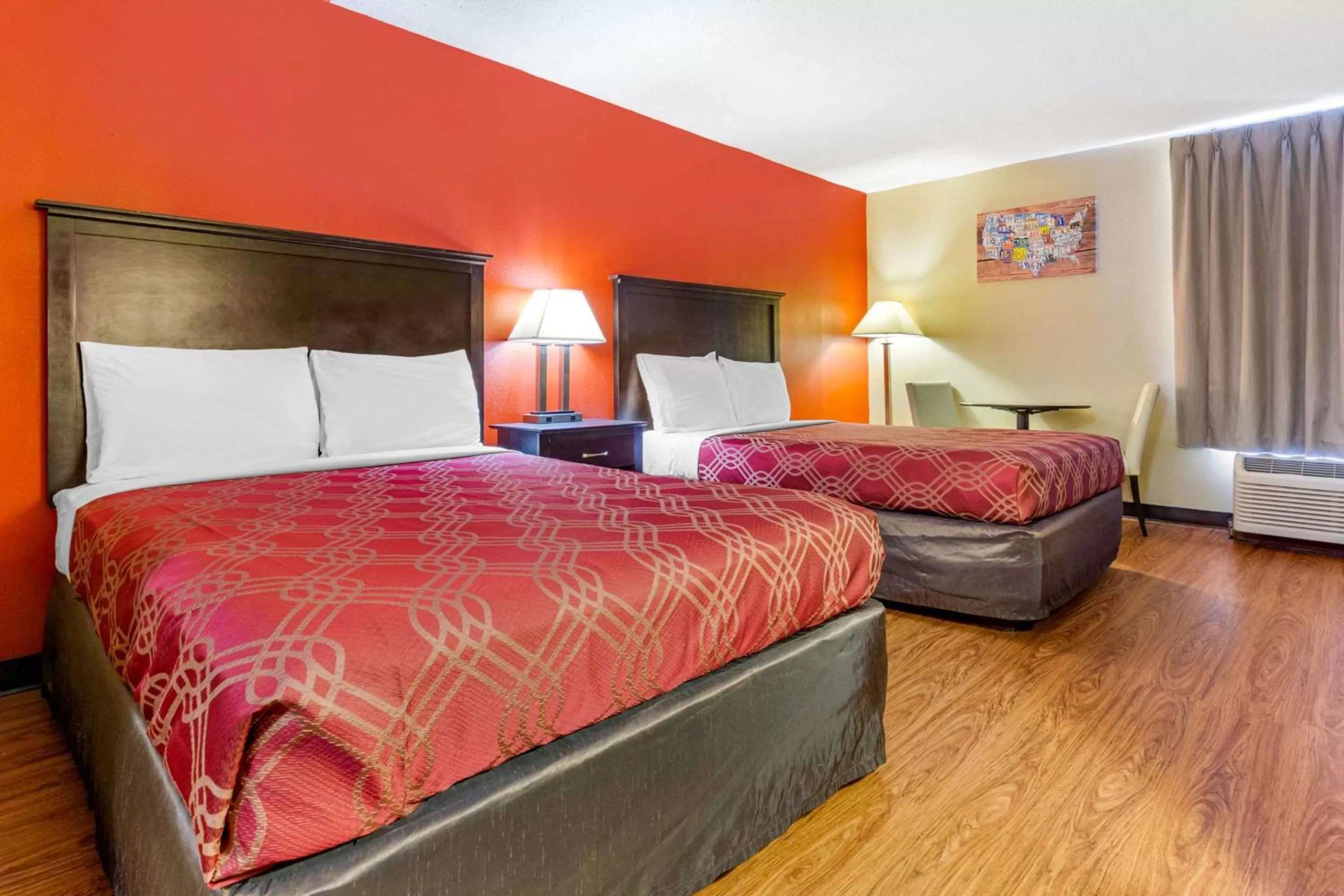 Photo of the whole room, Bed in Econo Lodge Burlington I-40