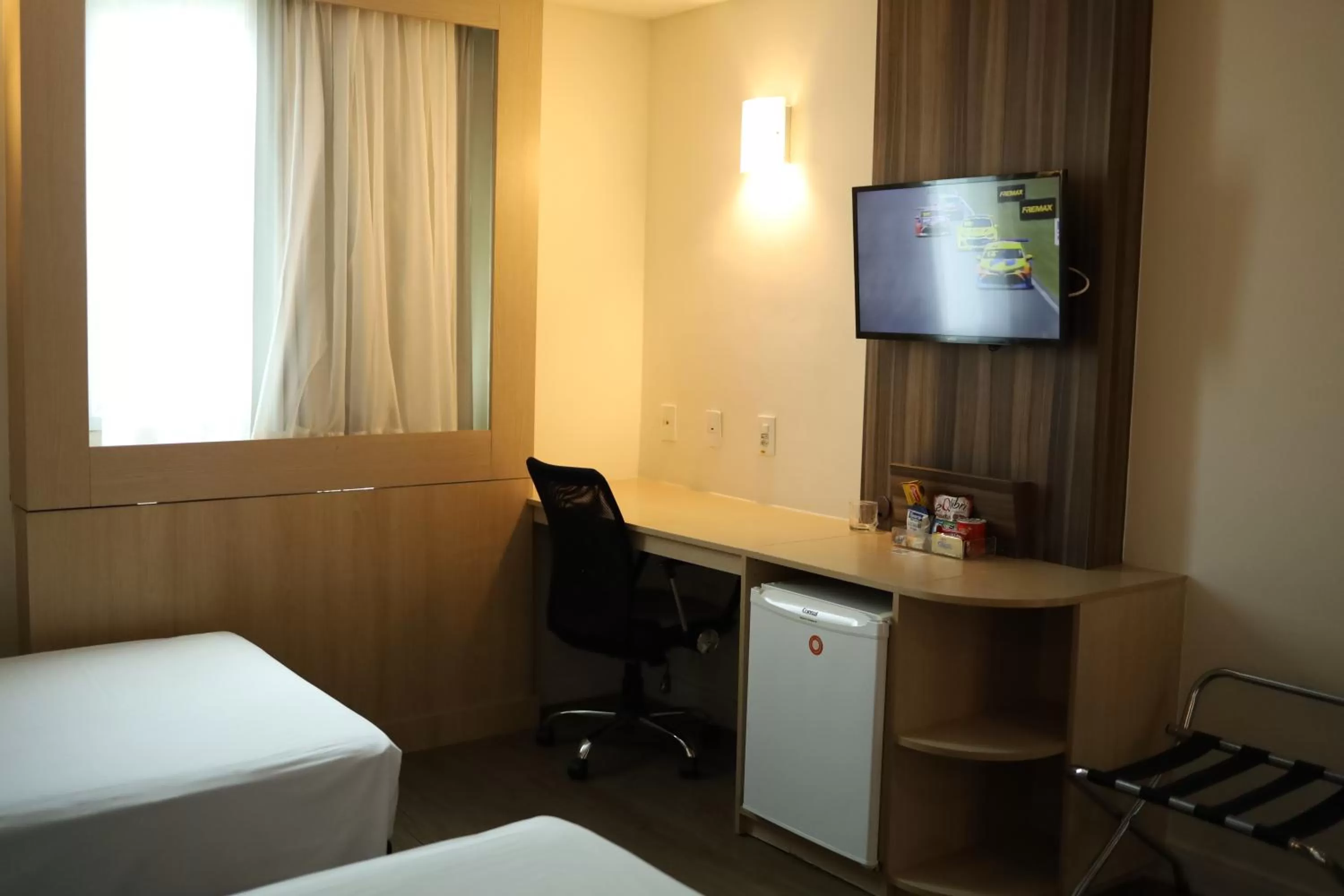 TV and multimedia, Bed in Comfort Hotel Campos dos Goytacazes