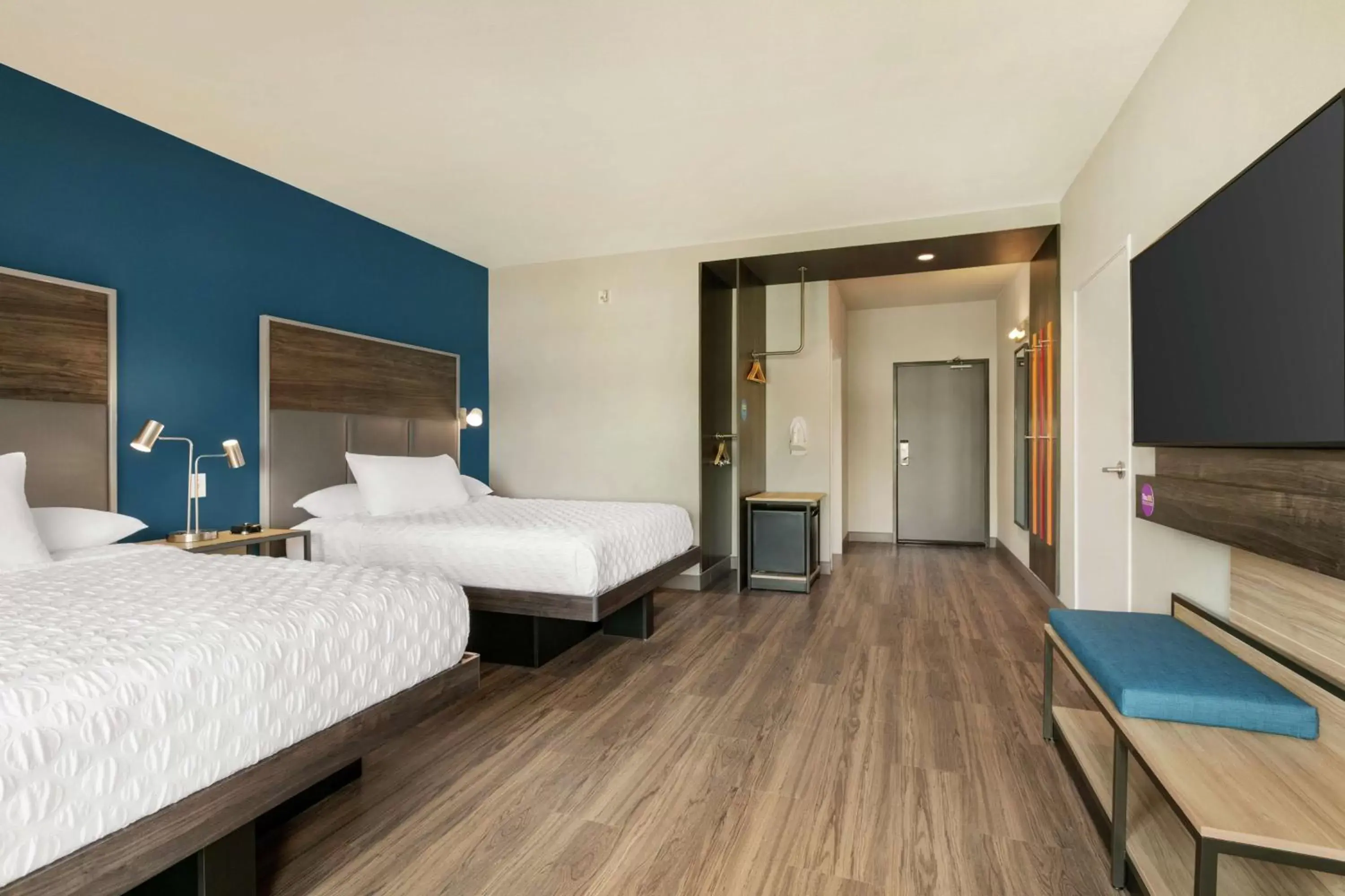 Queen Room with Bath Tub - Mobility/Hearing Accessible in Tru By Hilton Longview Queen Room with Bath Tub - Mobility/Hearing Accessible in Tru By Hilton Longview