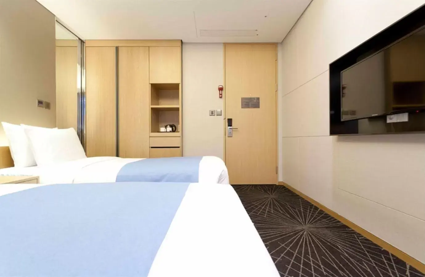Photo of the whole room, Bed in Days Hotel by Wyndham Seoul Myeongdong