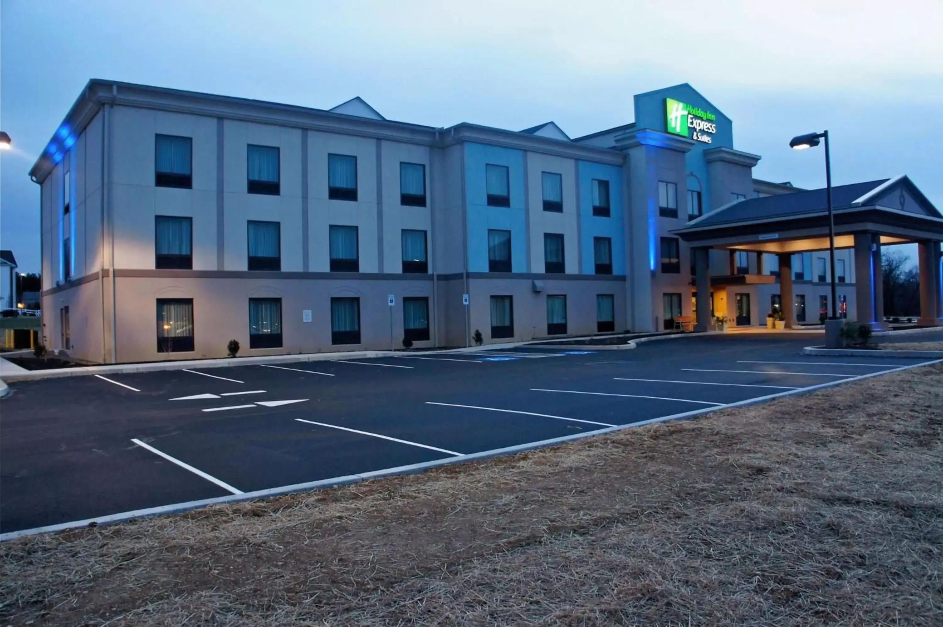 Property Building in Holiday Inn Express & Suites Northeast, an IHG Hotel