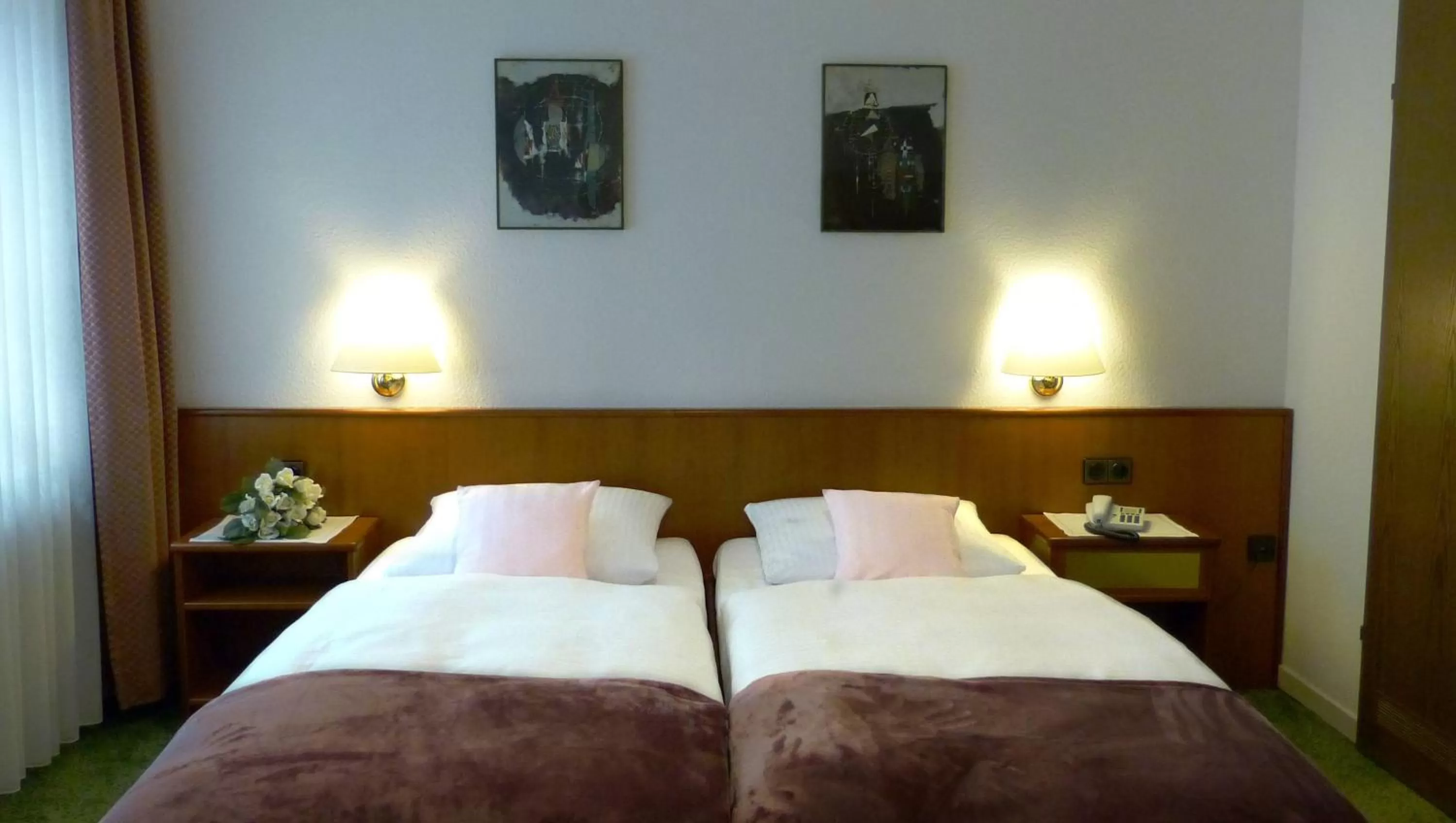 Photo of the whole room, Bed in Hotel Wurms