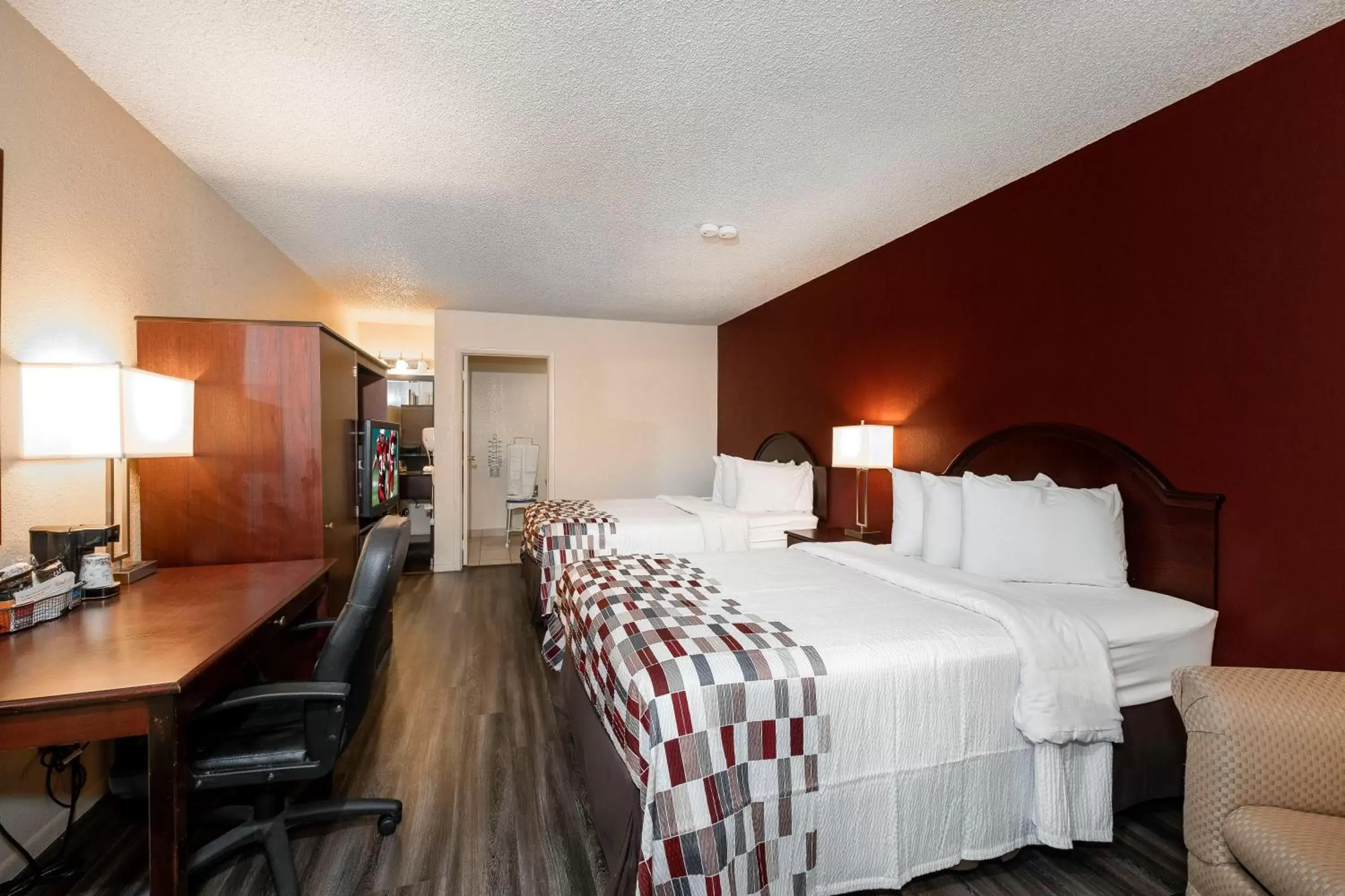 Deluxe Room with Two Double Beds Smoking in Red Roof Inn Childress Deluxe Room with Two Double Beds Smoking in Red Roof Inn Childress