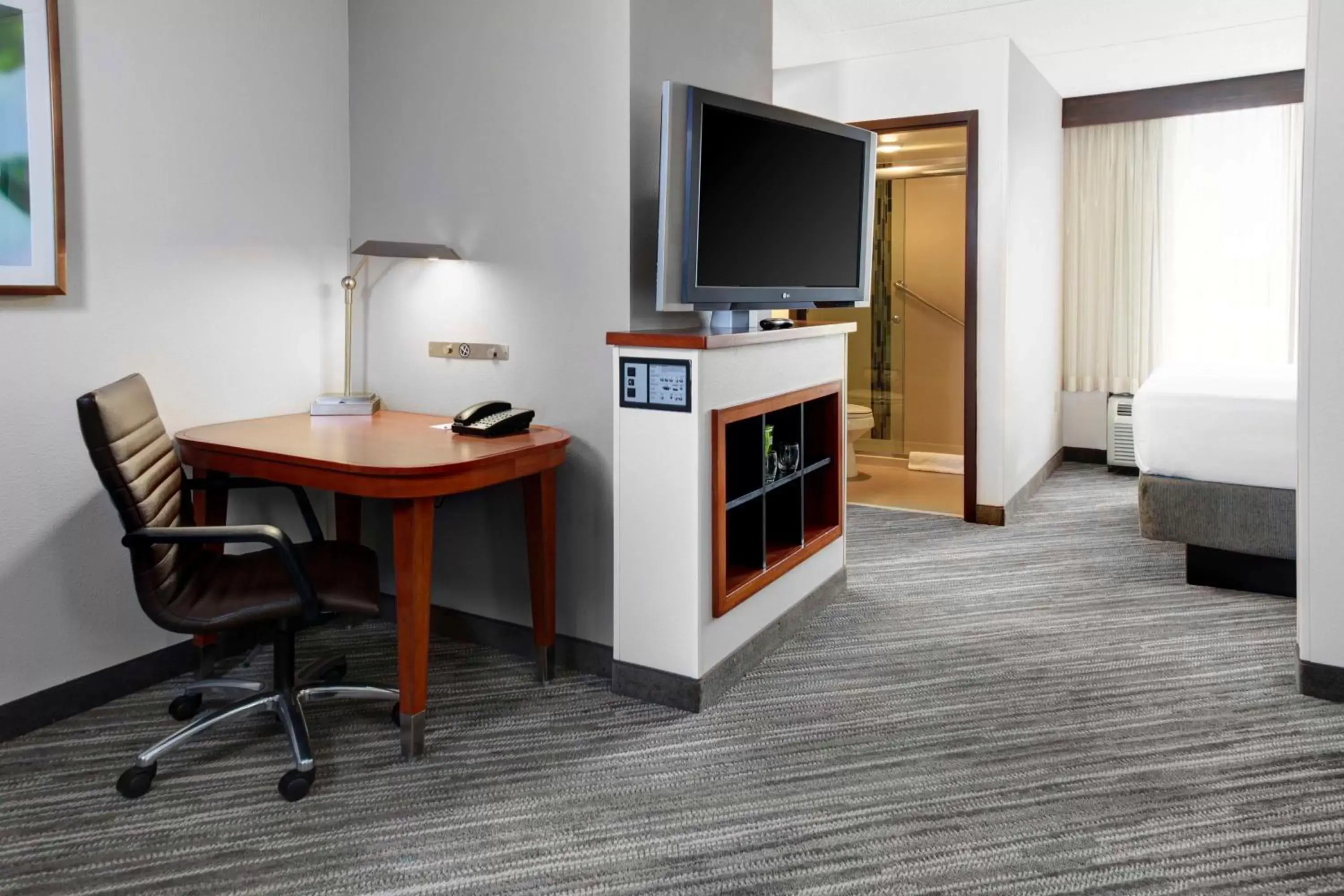 Bedroom, TV/Entertainment Center in Hyatt Place Mystic