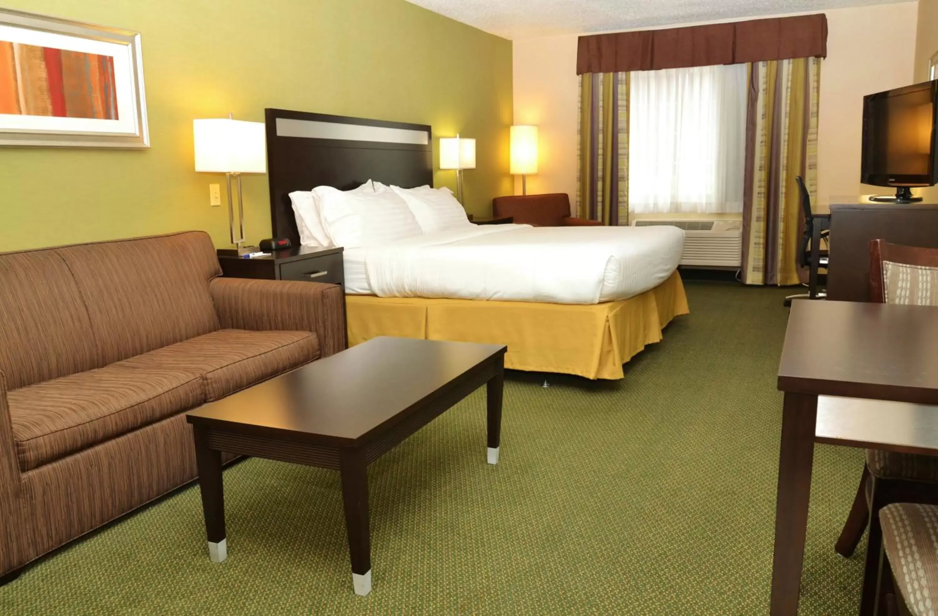 Photo of the whole room, Bed in Holiday Inn Express Hotel & Suites Center Township, an IHG Hotel