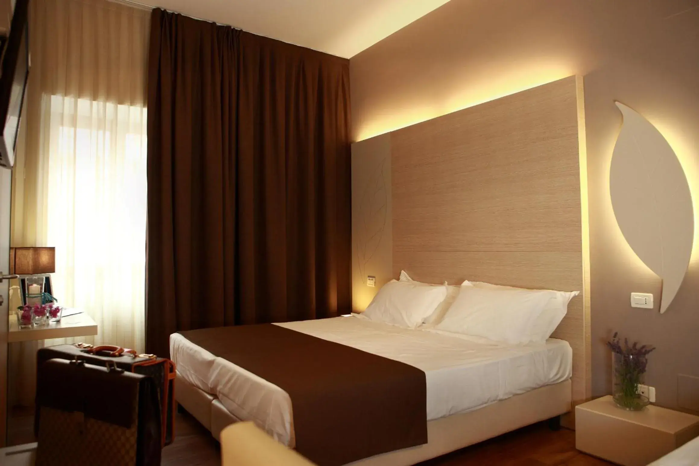 Photo of the whole room, Bed in Hotel Colonne - Alihotels