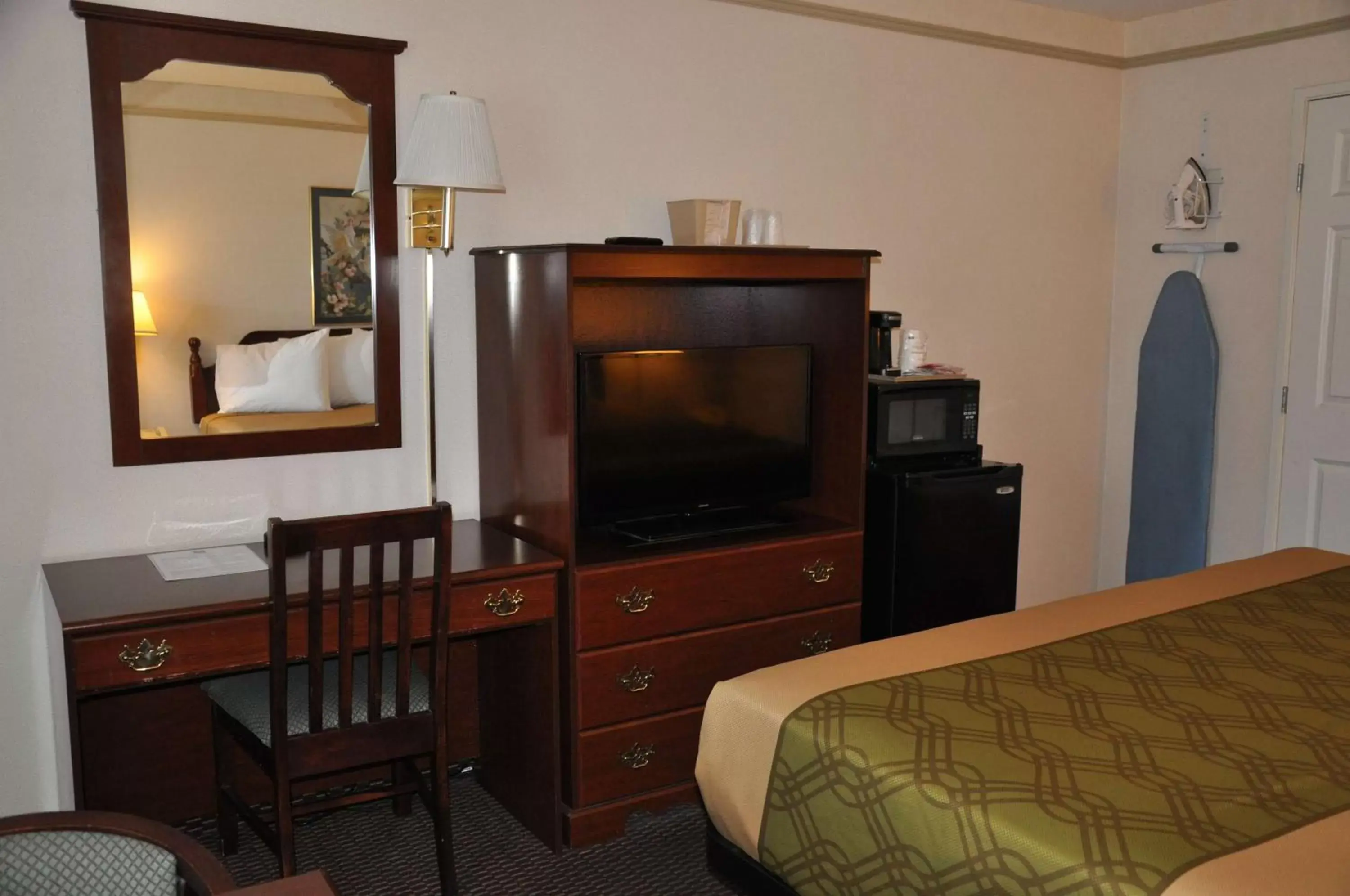 TV and multimedia, TV/Entertainment Center in SureStay Hotel by Best Western Castro Valley