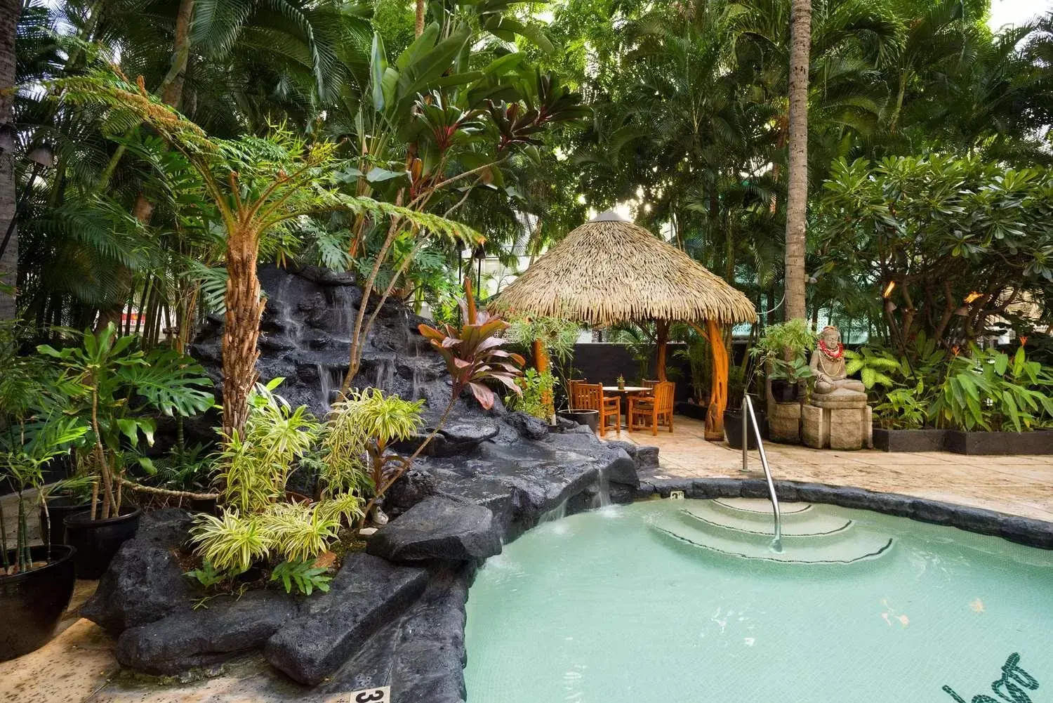 Swimming Pool in Castle Bamboo Waikiki Hotel