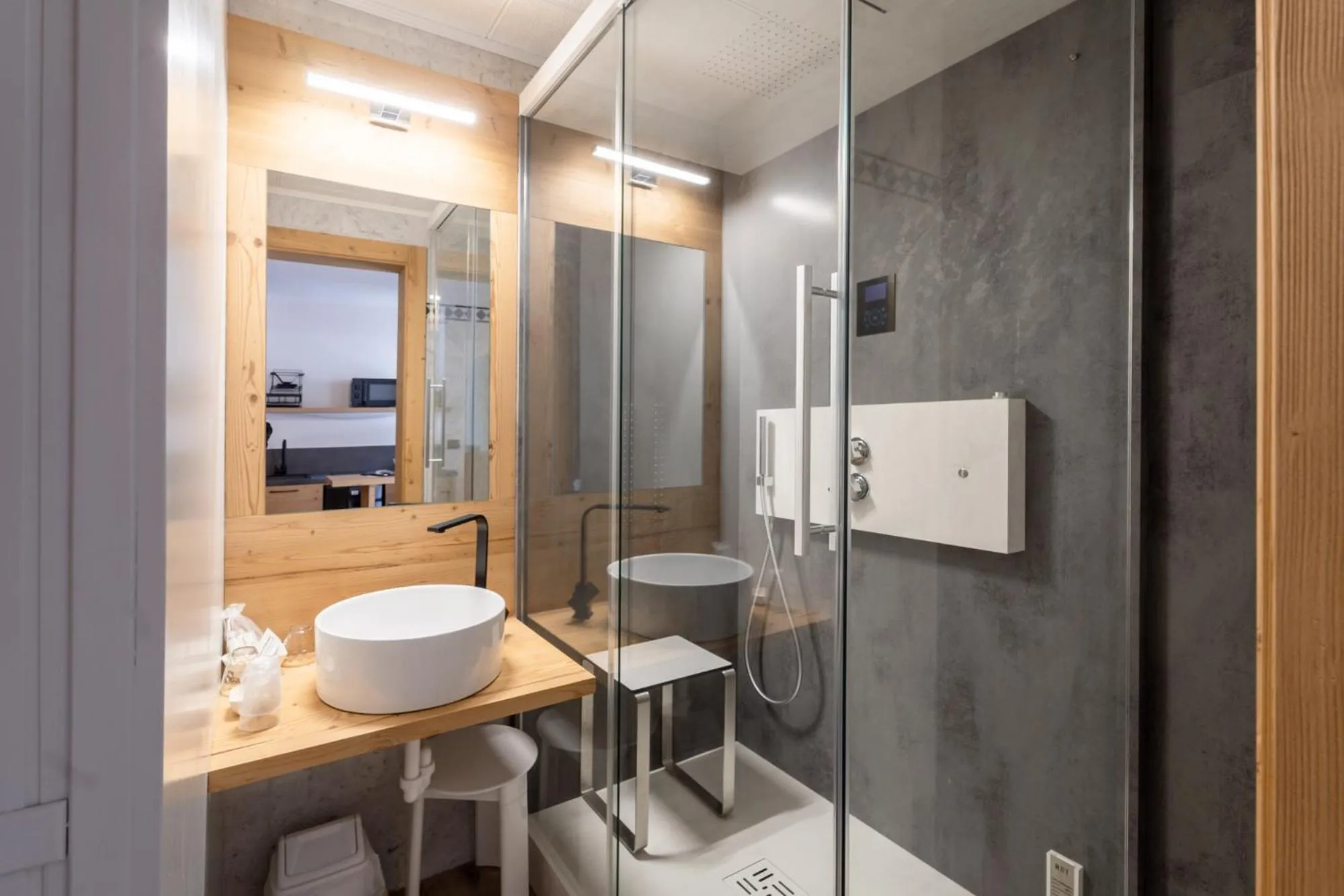 Shower in Negritella Sweet Hotel