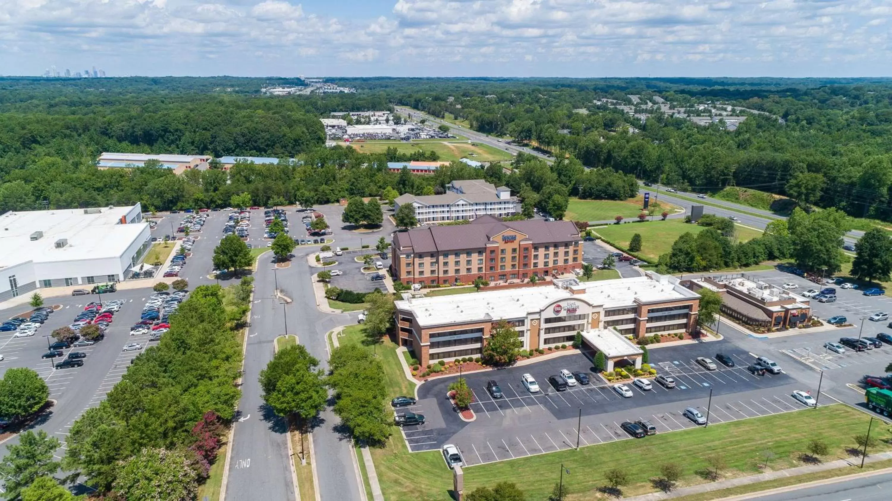 Property building, Bird's-eye View in Best Western Plus Charlotte Matthews Hotel