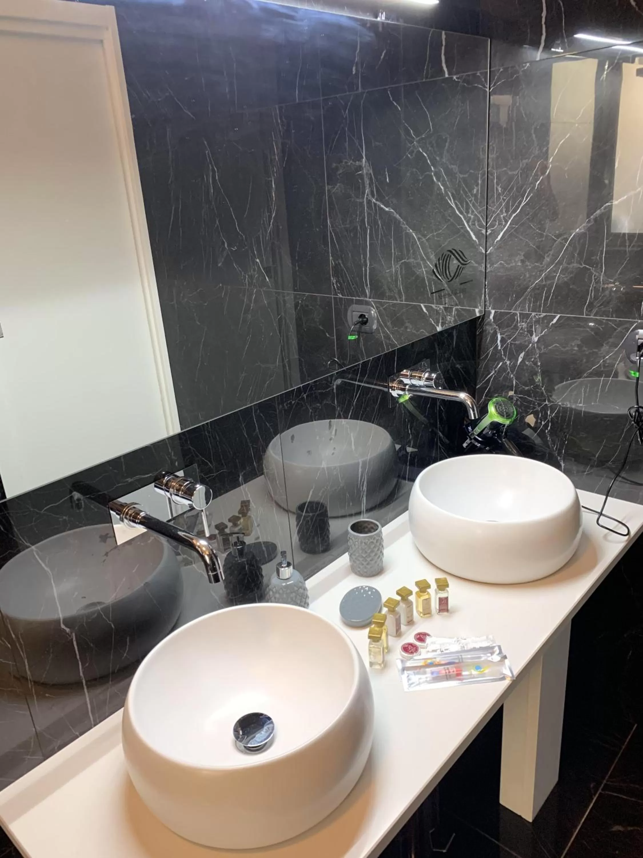 Bathroom in National Gallery Taormina B&B