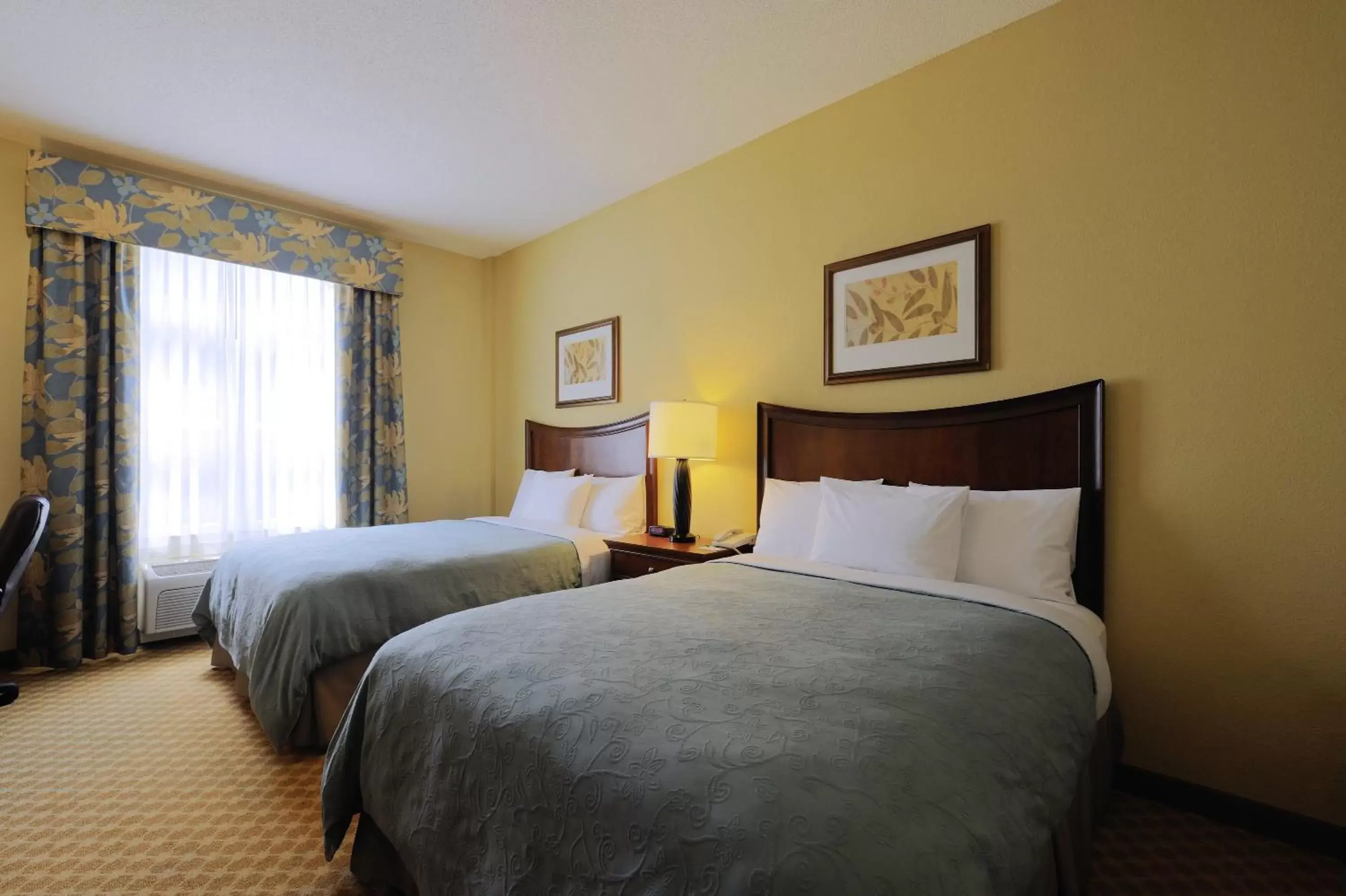 Photo of the whole room, Bed in Country Inn & Suites by Radisson, Orangeburg, SC