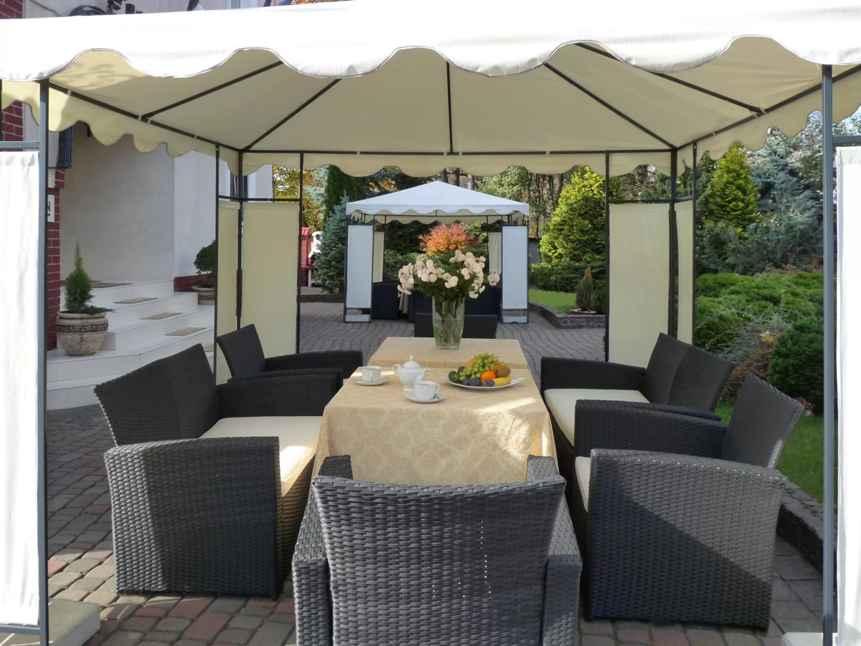 Patio in Economy room in Hotel Eney