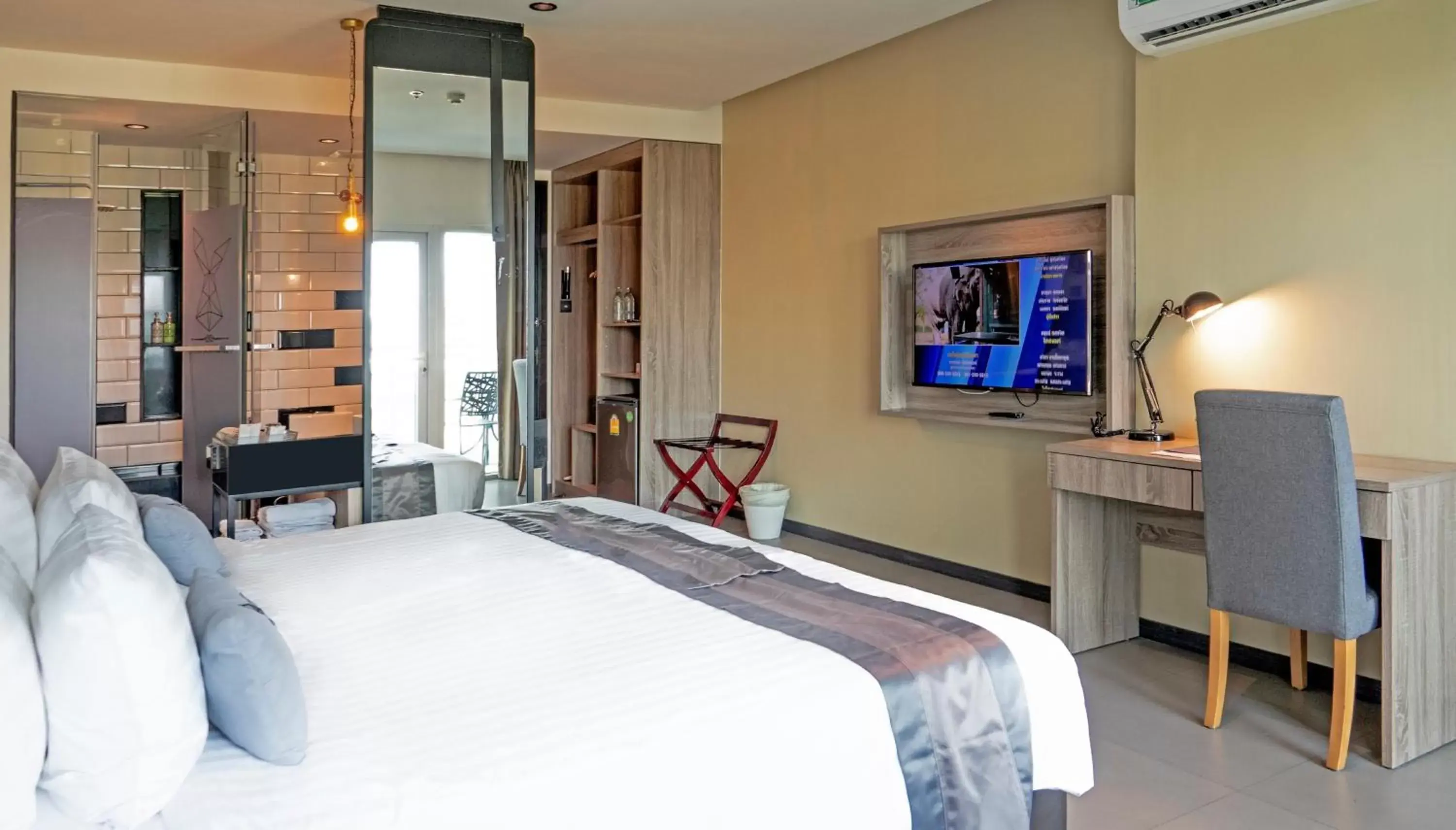 Bedroom, Bed in T Pattaya Hotel SHA Extra Plus
