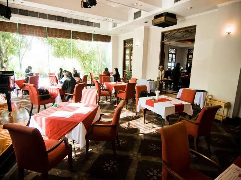 Restaurant/Places to Eat in Laithong Hotel