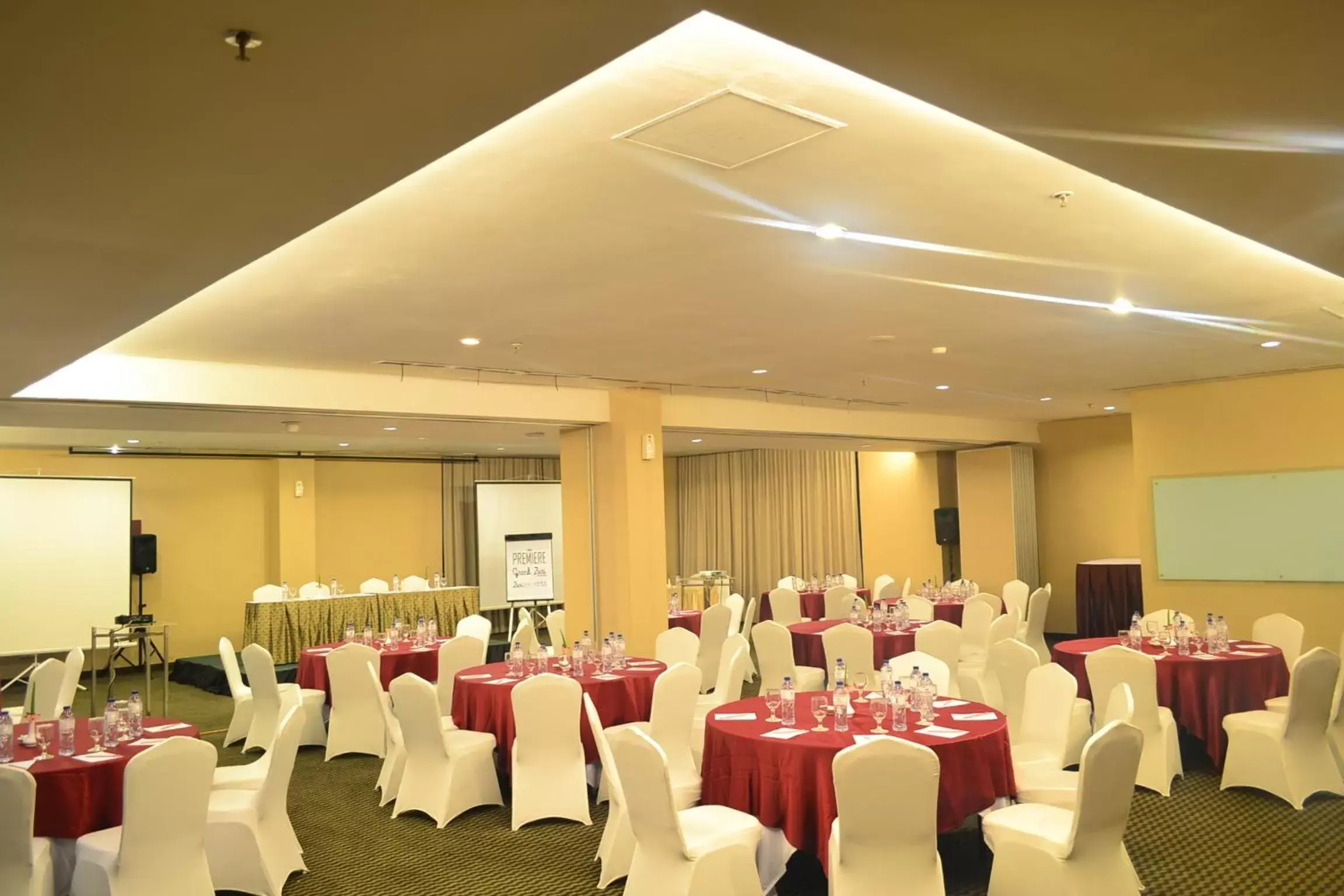 Banquet/Function facilities, Banquet Facilities in Grand Zuri Cikarang Jababeka