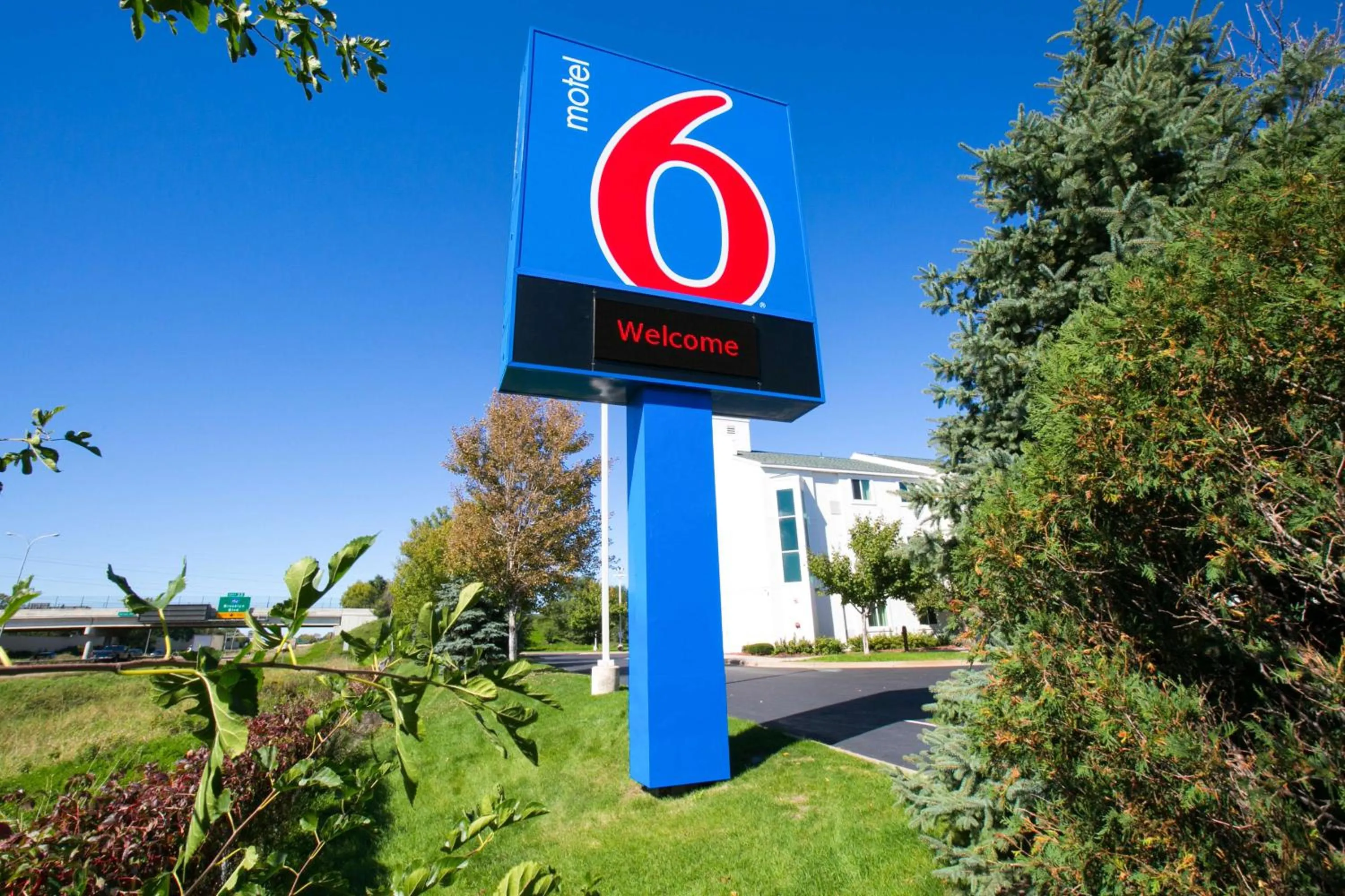 Property building in Motel 6-Brooklyn Center, MN - Minneapolis