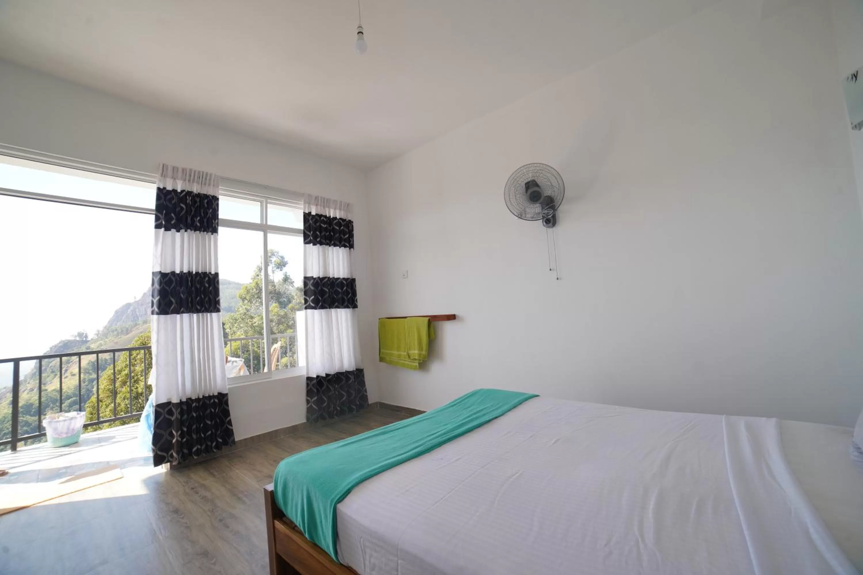 Bed in Pleasant Peak