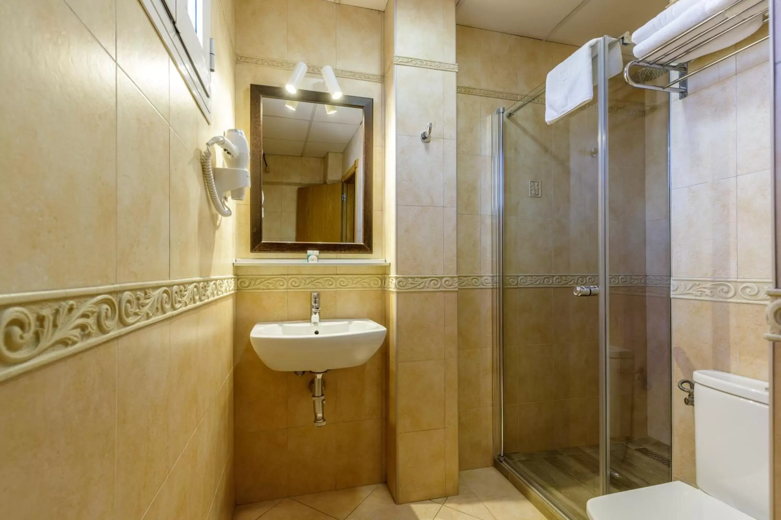 Bathroom in H-A Hotel Trebol