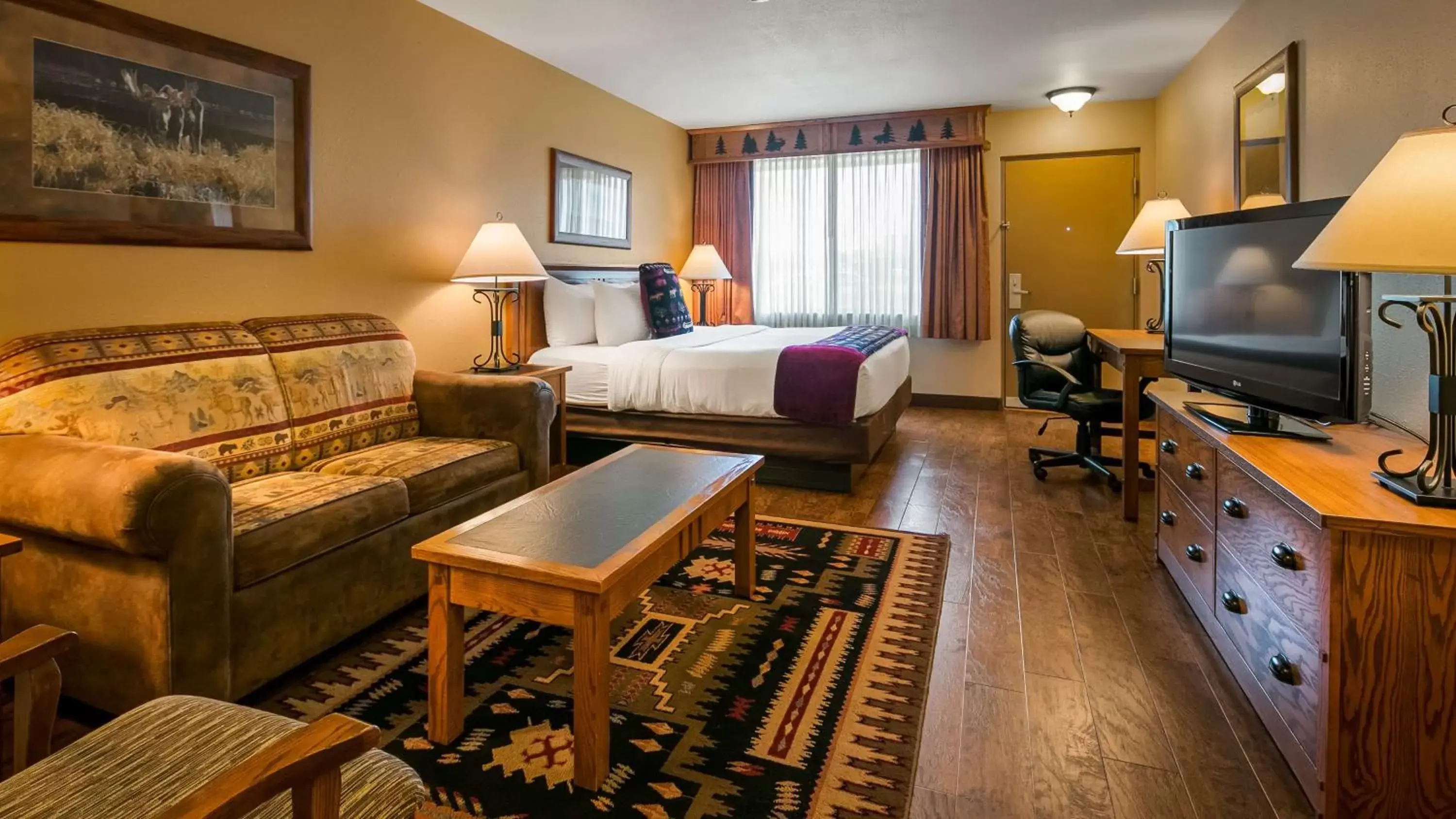 Bedroom in Best Western Plus Kelly Inn & Suites