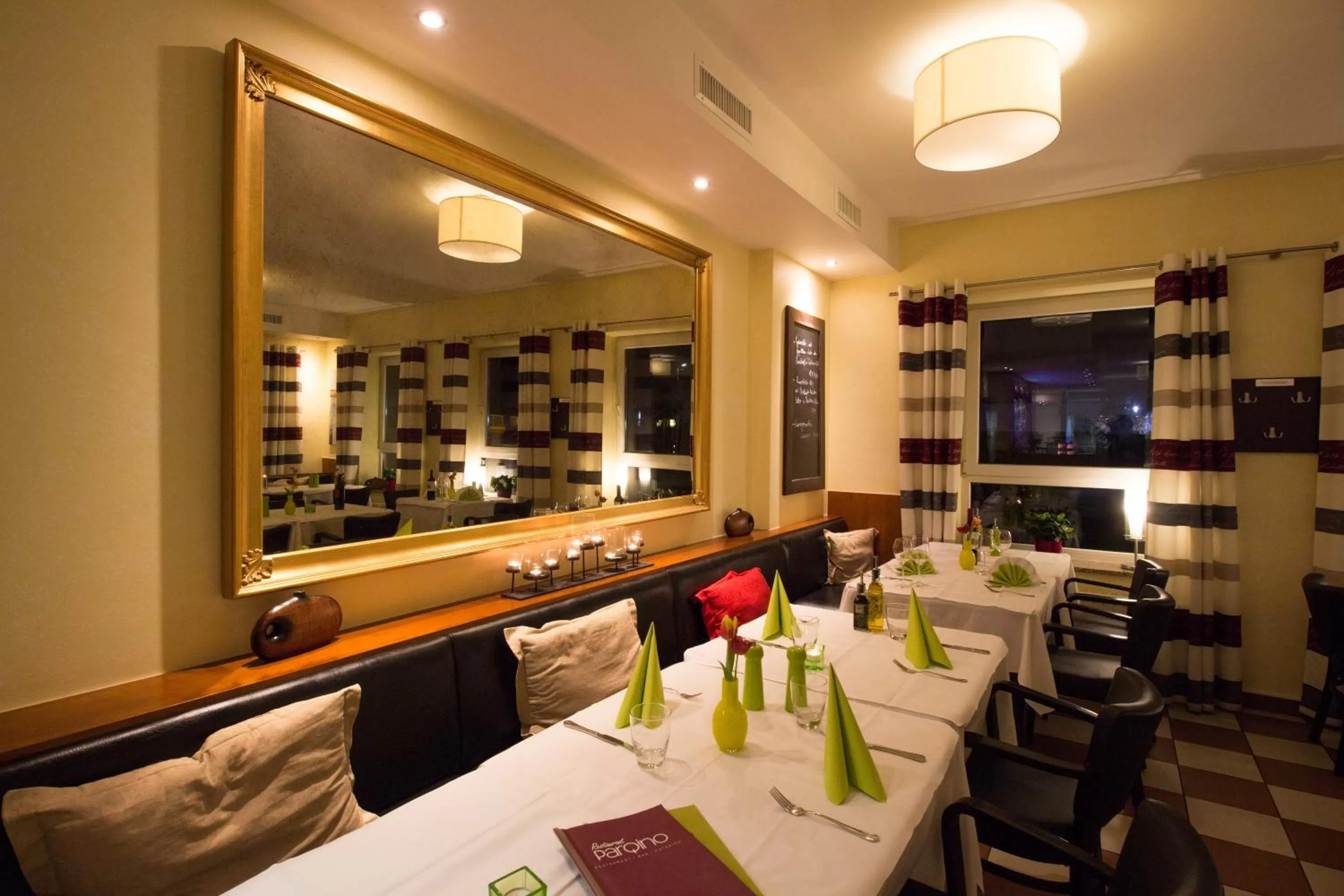 Restaurant/places to eat in HOTEL PARQÉO im A66