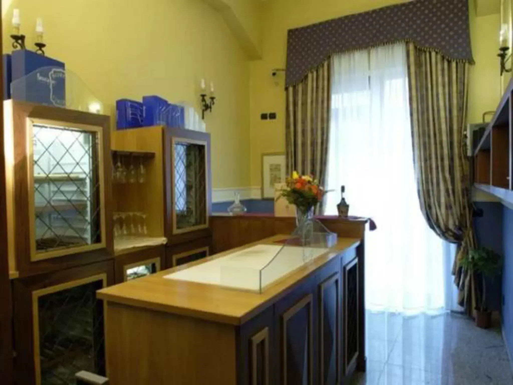 Lobby or reception, Kitchen/Kitchenette in Hotel La Residenza