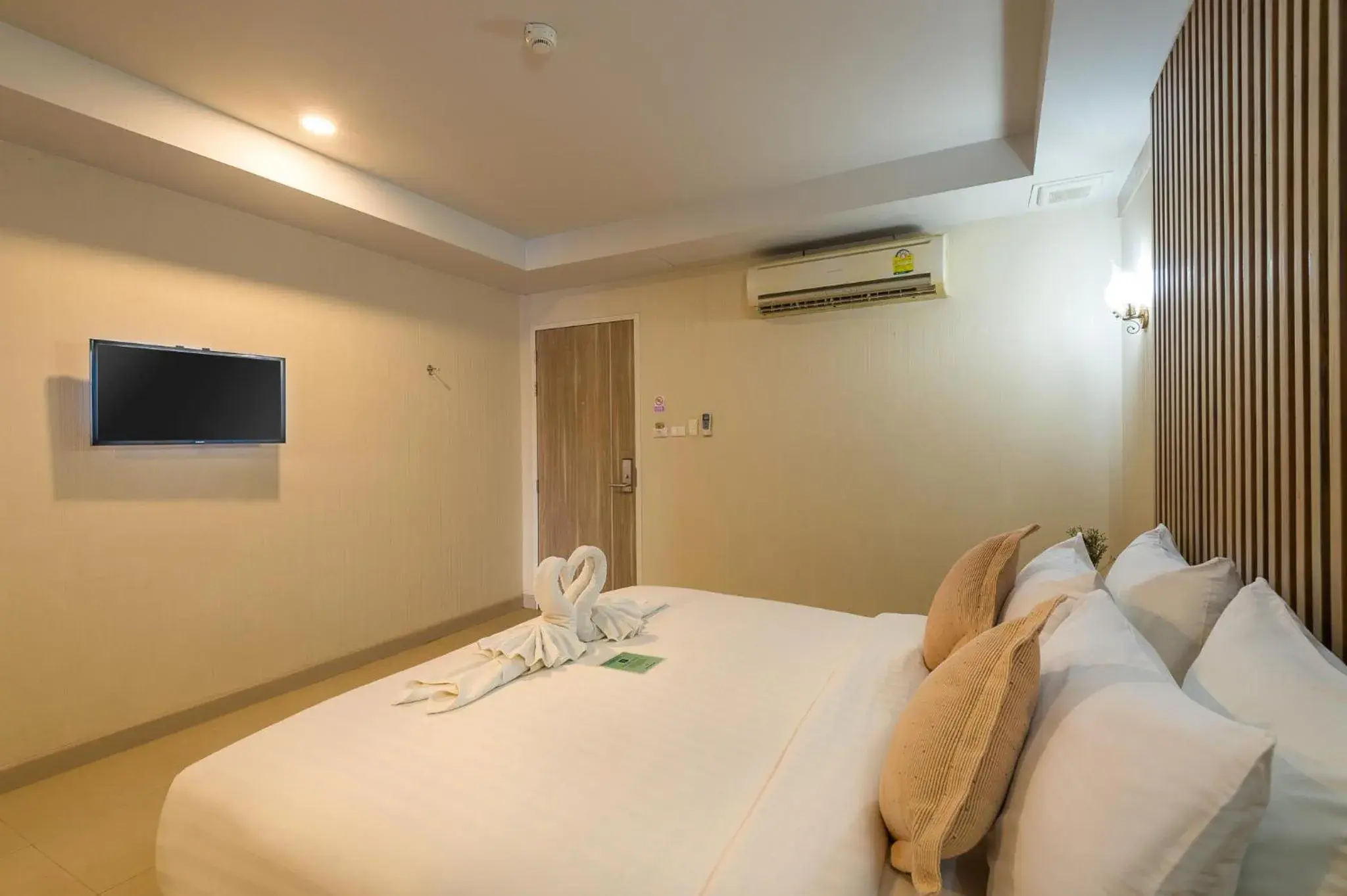 Bed in Lanta Sand Resort & Spa