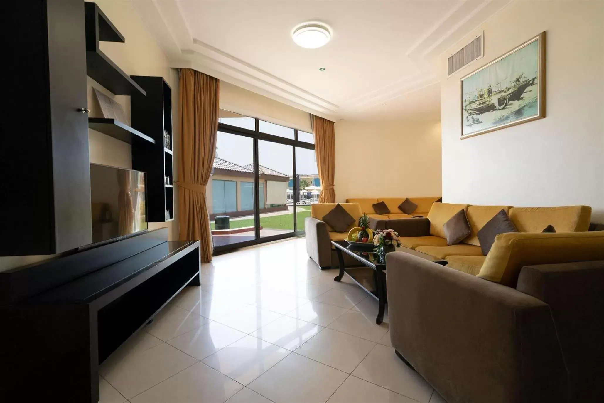 Living room in Royal Beach Hotel & Resort