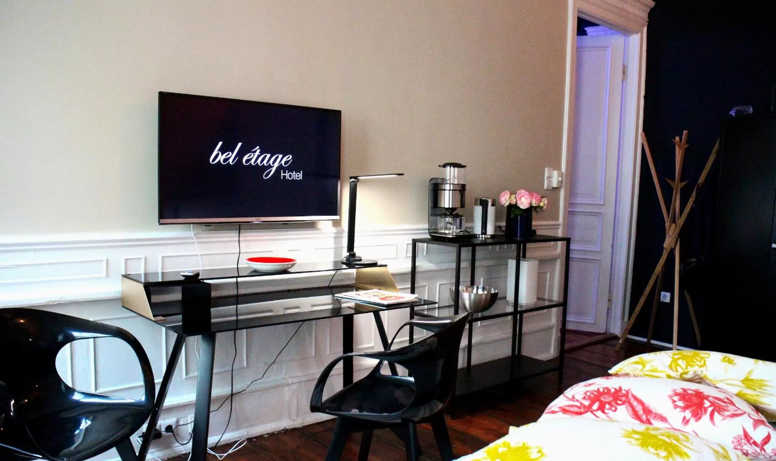 Photo of the whole room, Bed in Central Hotel bel étage