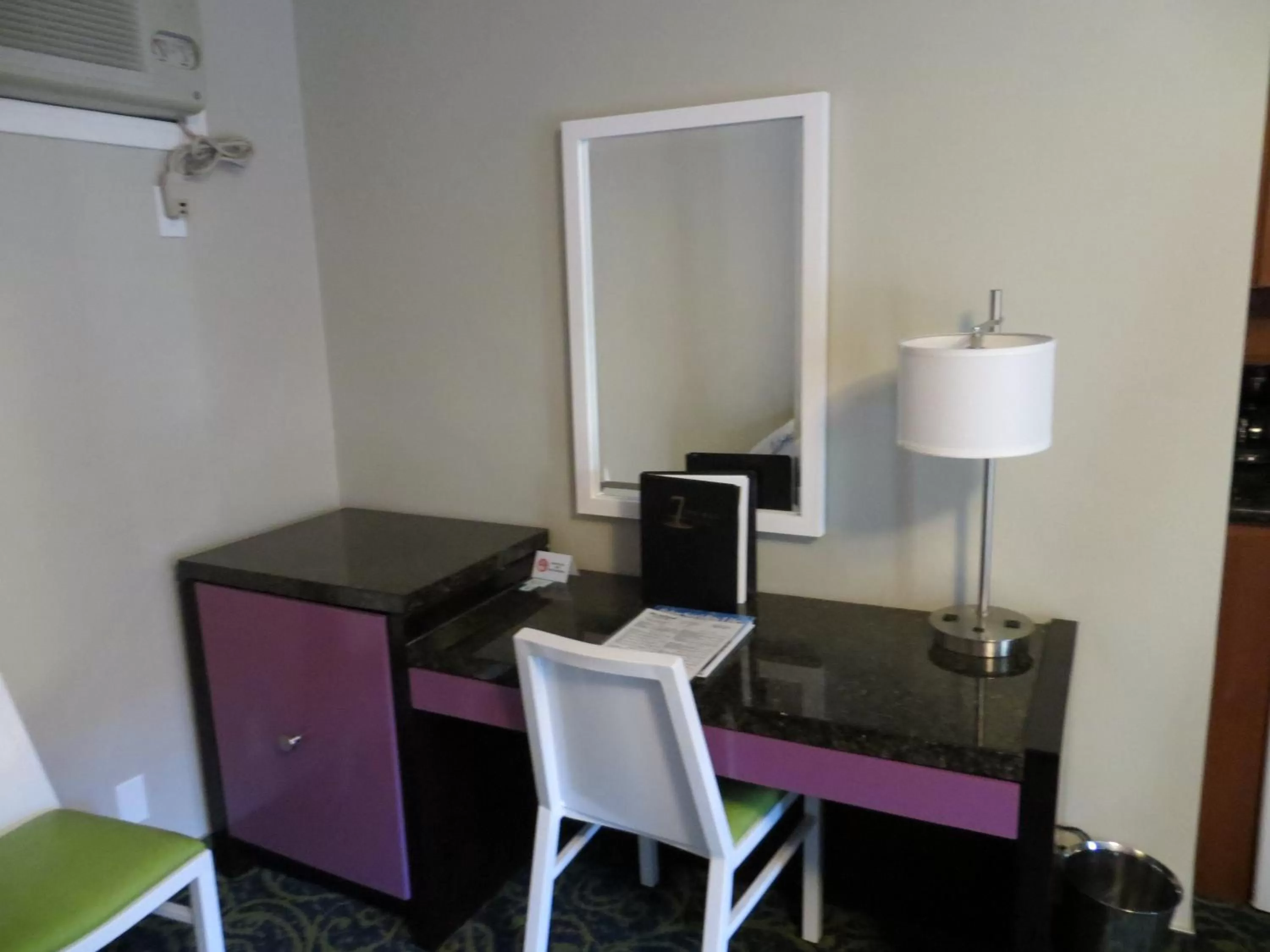 Seating area in 7 Springs Inn & Suites