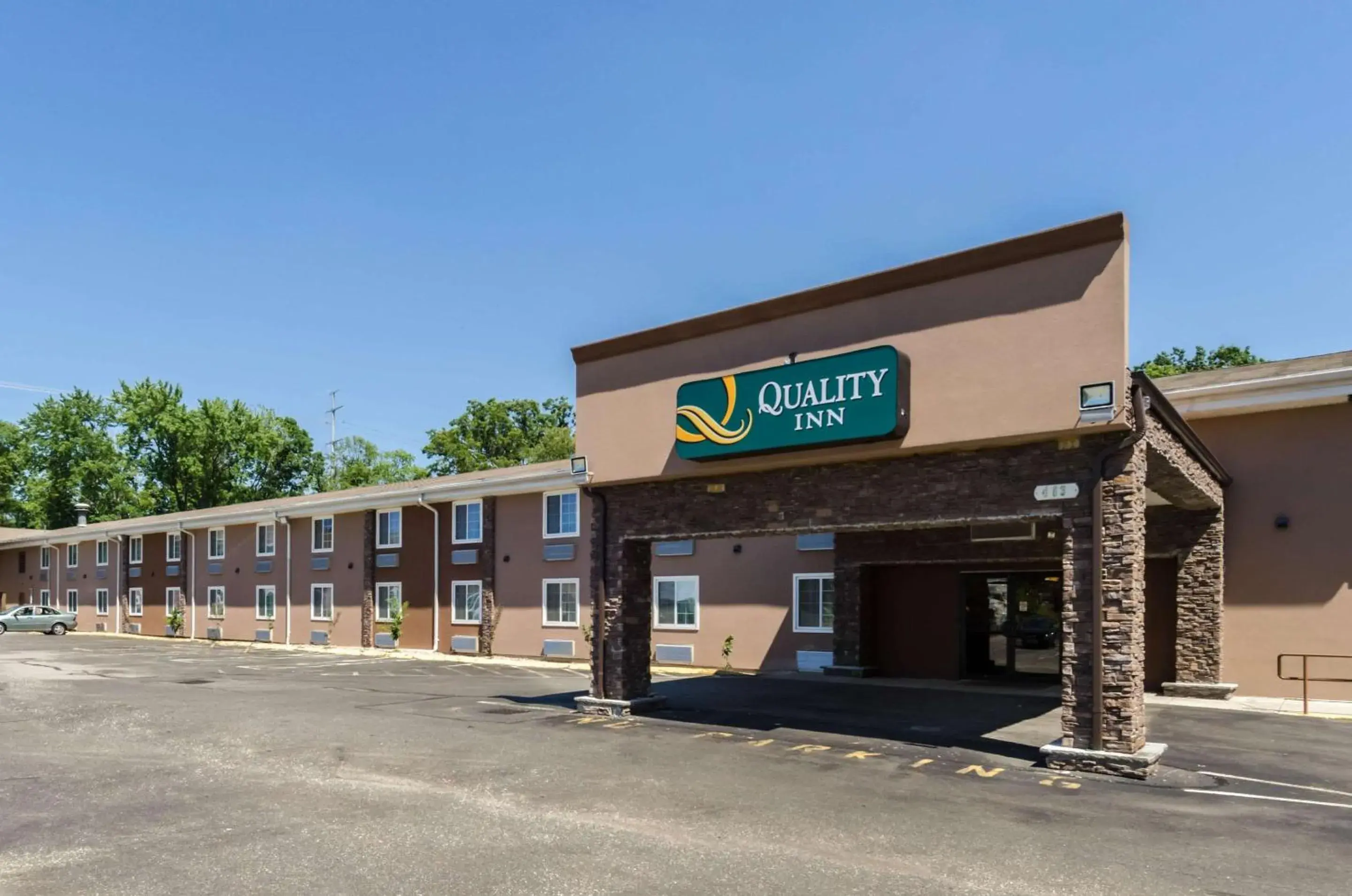 Property building in Quality Inn Chicopee-Springfield Property building in Quality Inn Chicopee-Springfield