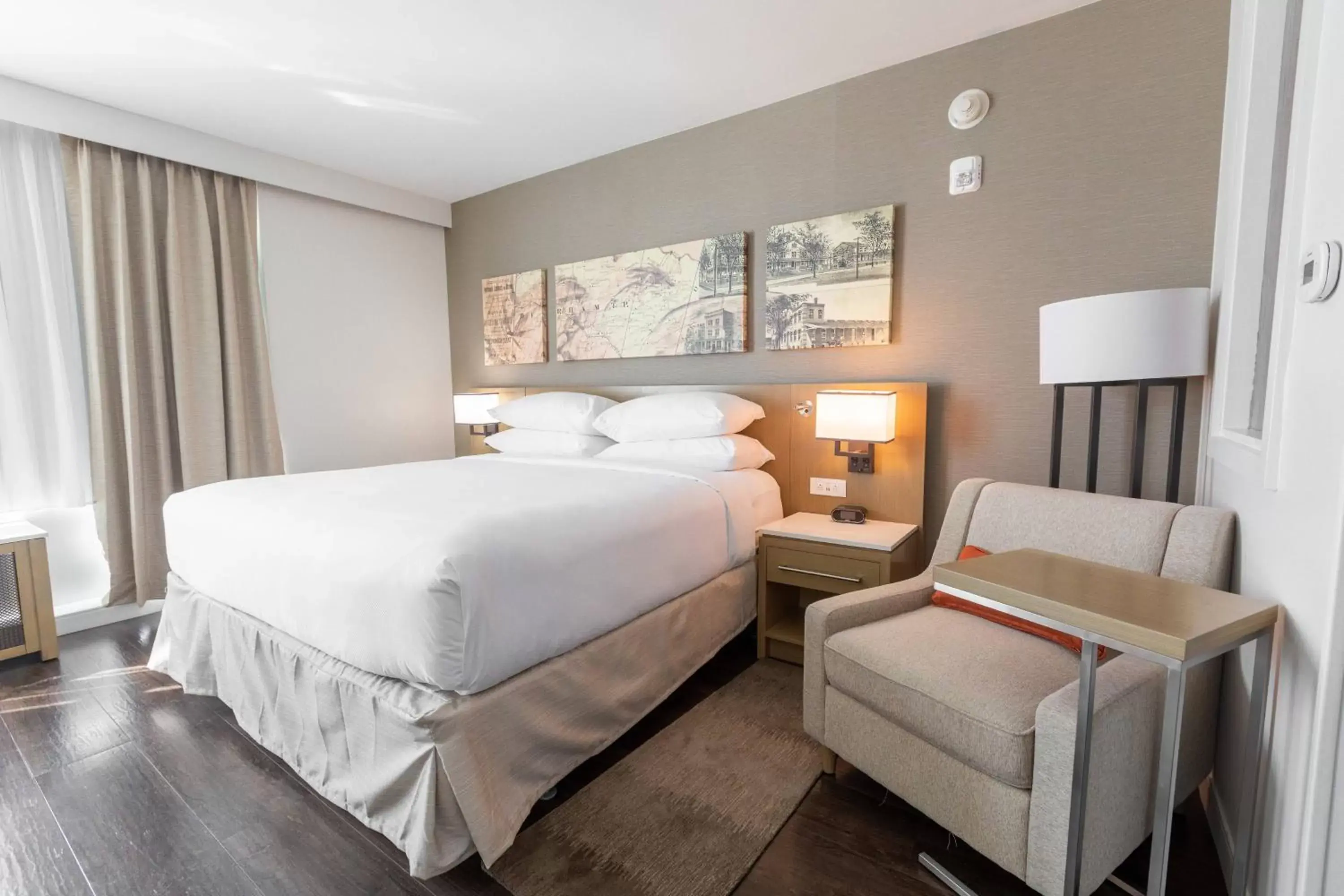 Photo of the whole room, Bed in Delta Hotels by Marriott Raleigh-Durham at Research Triangle Park