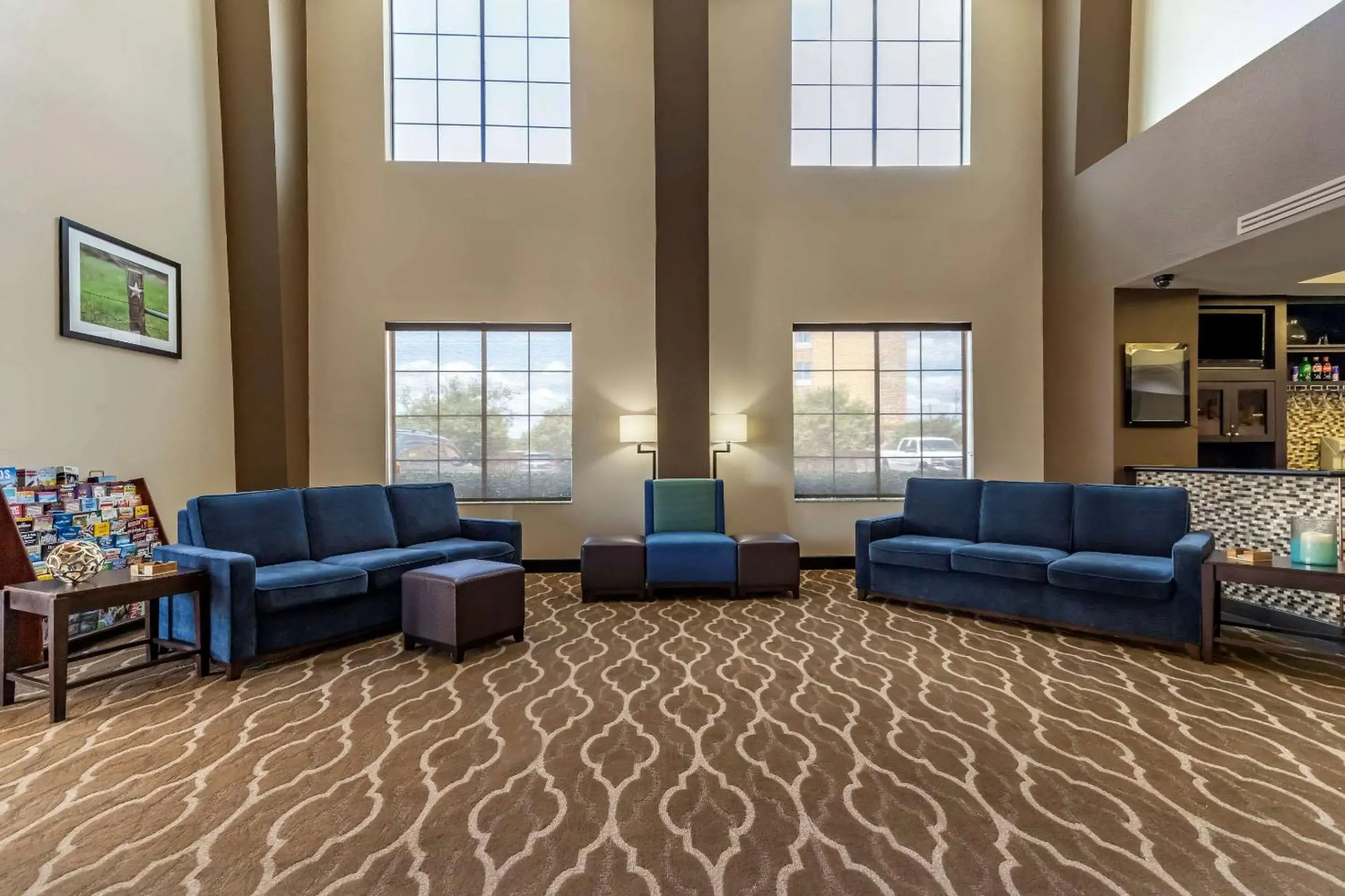 Lobby or reception, Seating Area in Comfort Suites Buda