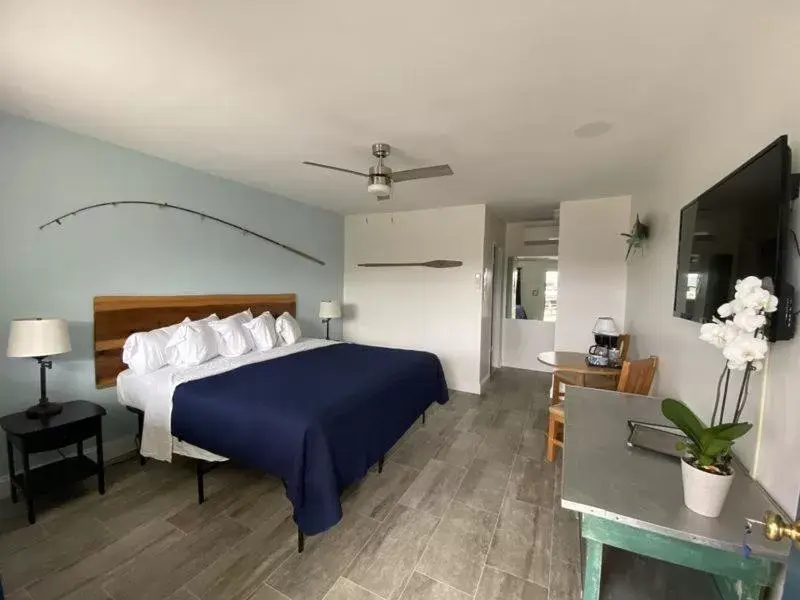 Bed in Wachapreague Inn - Motel Rooms