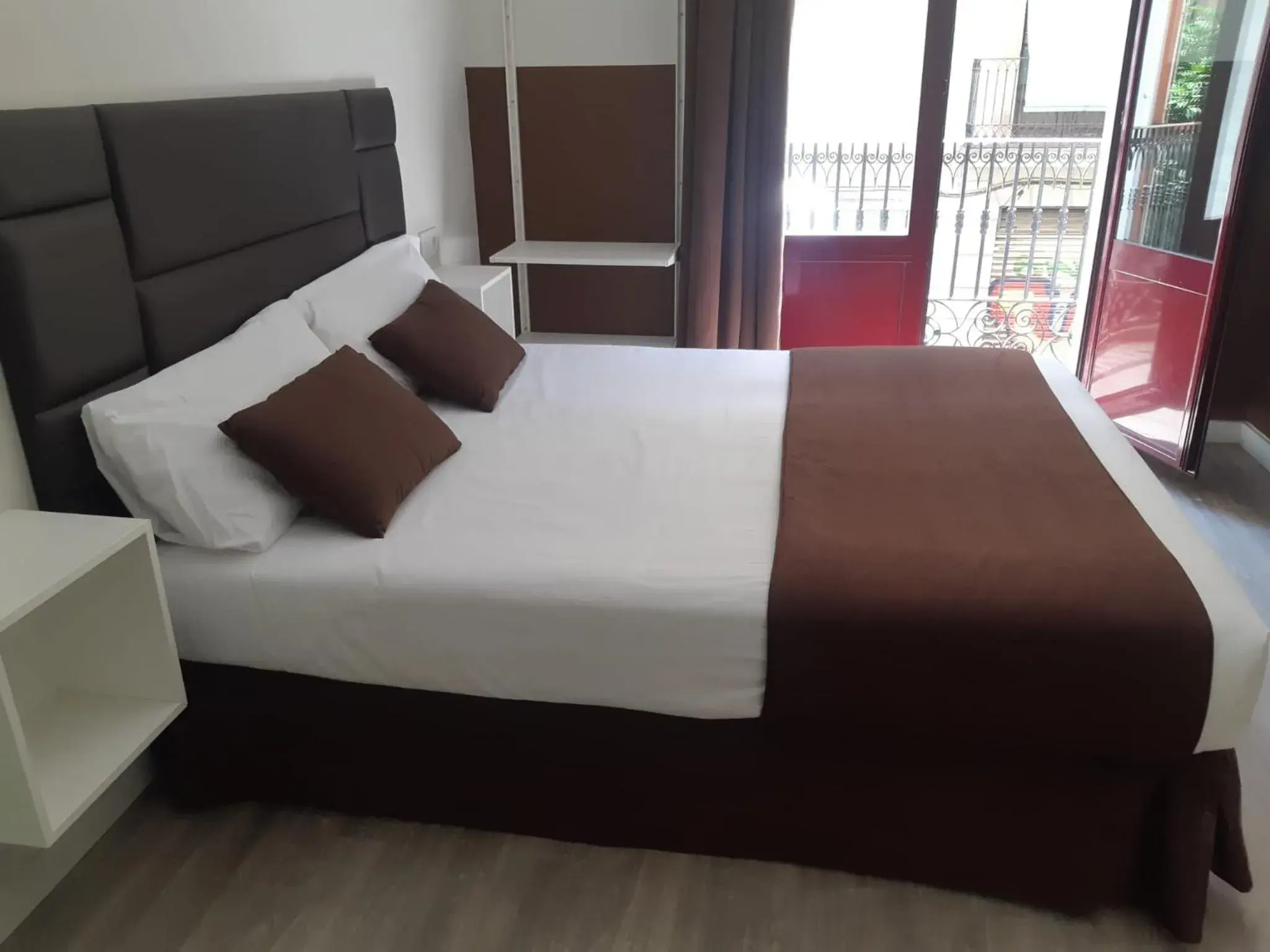 Photo of the whole room, Bed in BCN Urbaness Hotels Bonavista