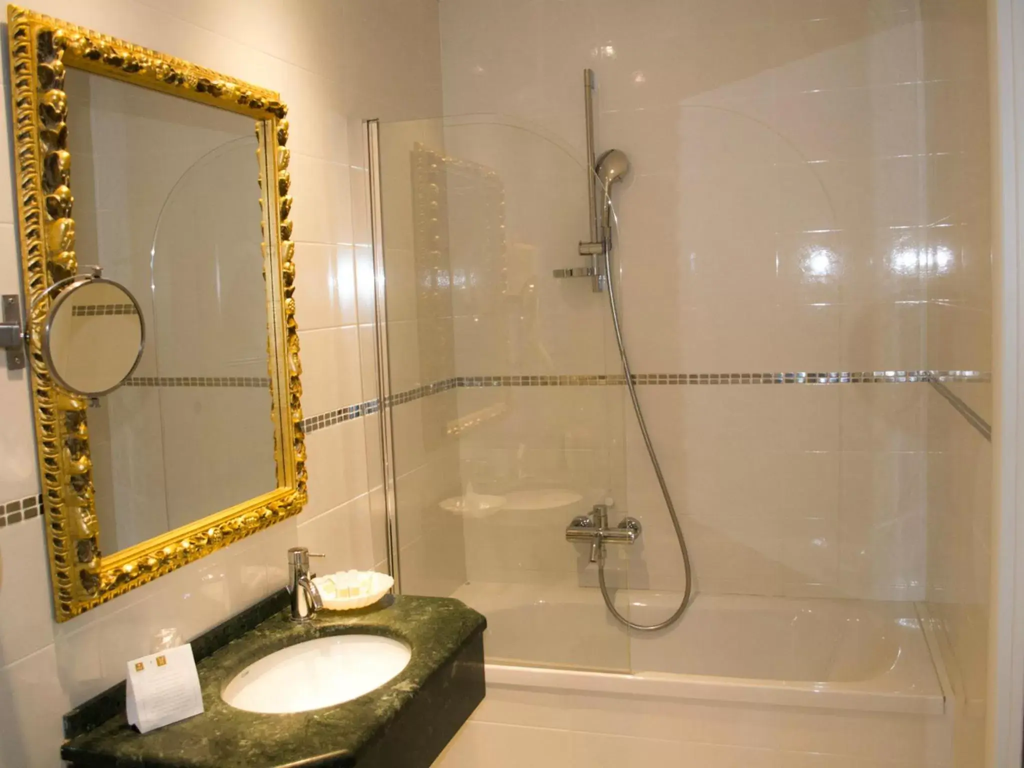 Bathroom in Hotel Machiavelli Palace