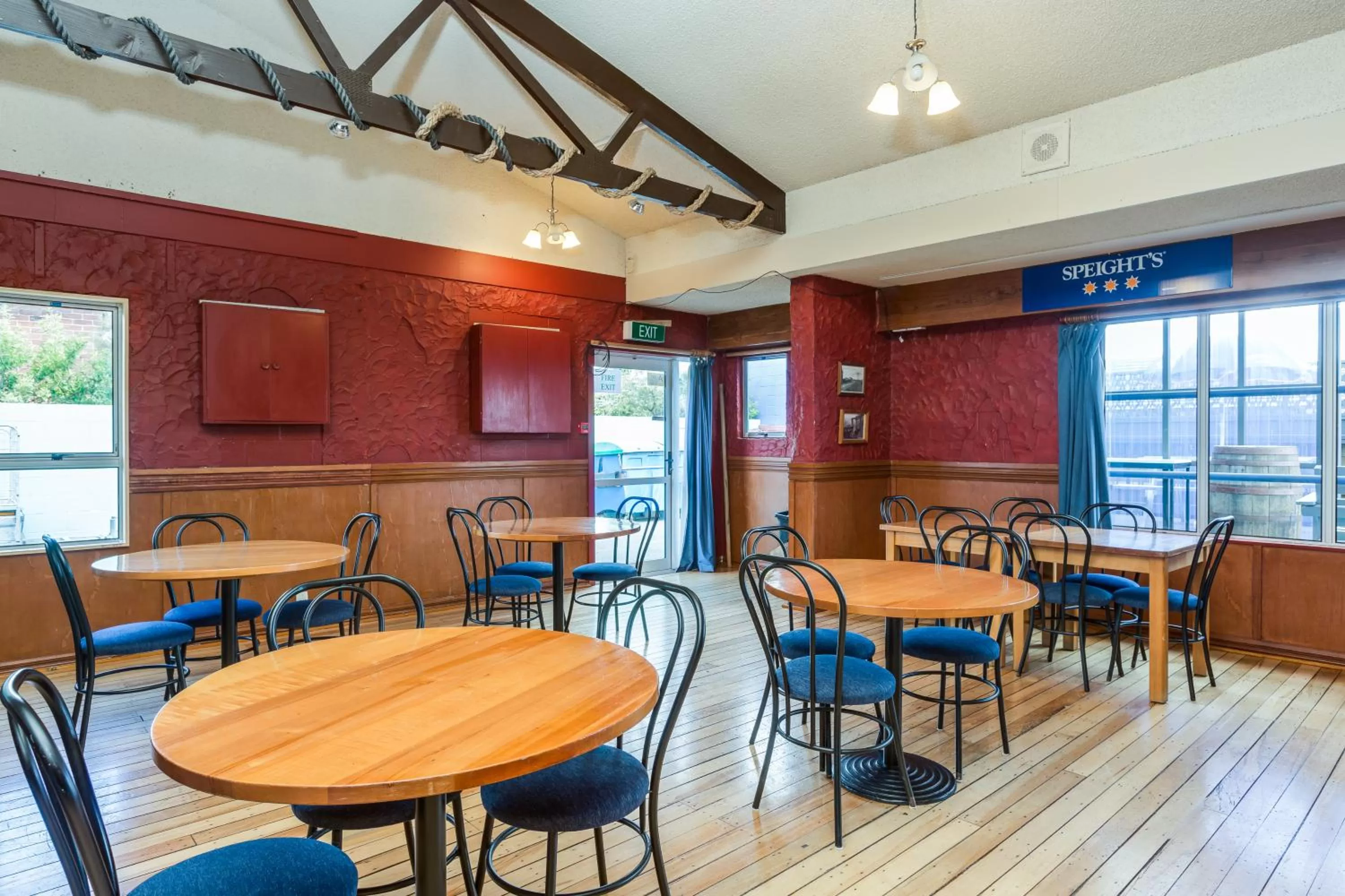 Restaurant/places to eat in Ocean Beach Hotel