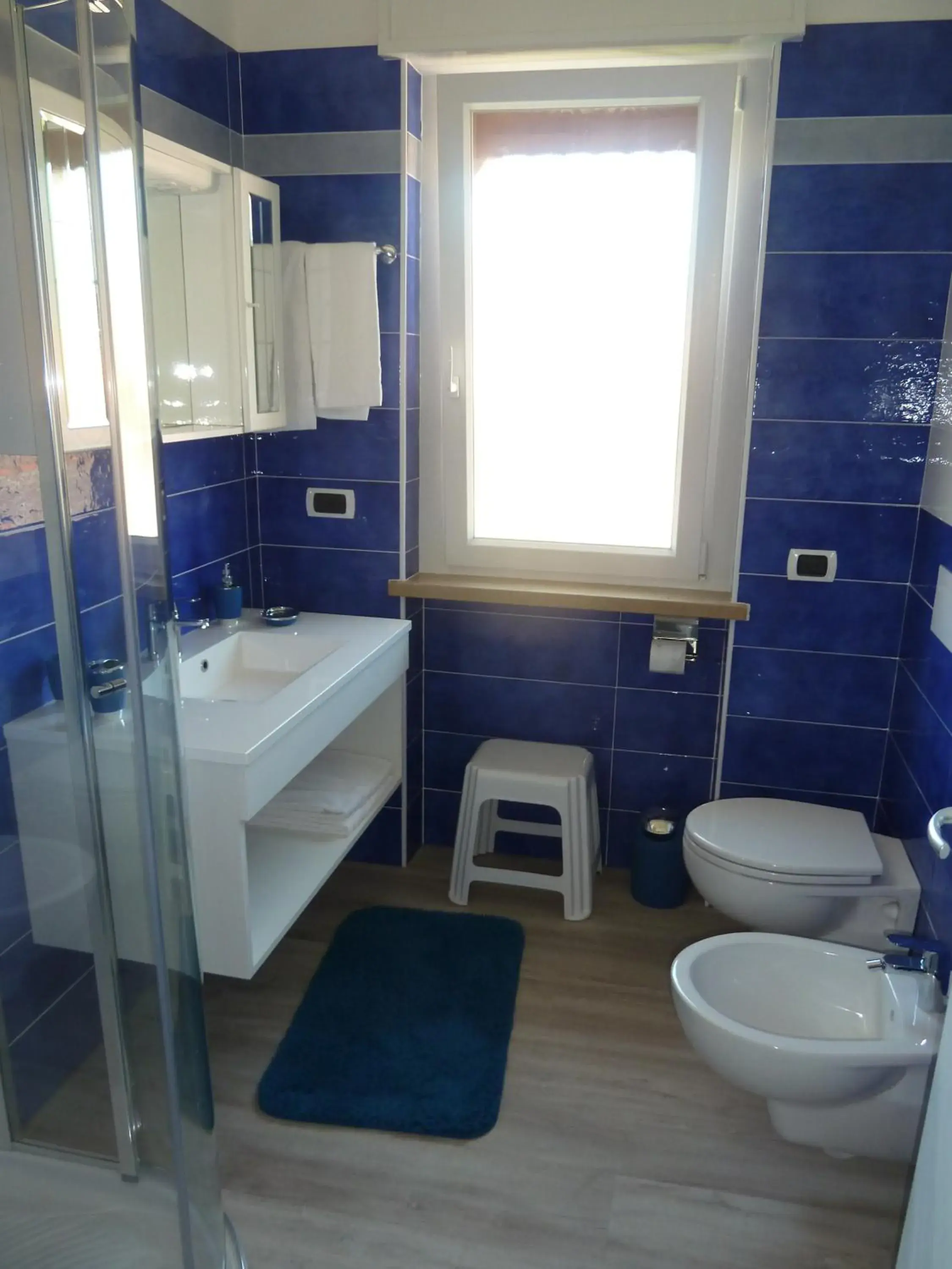 Shower, Bathroom in Albergo Casa Este