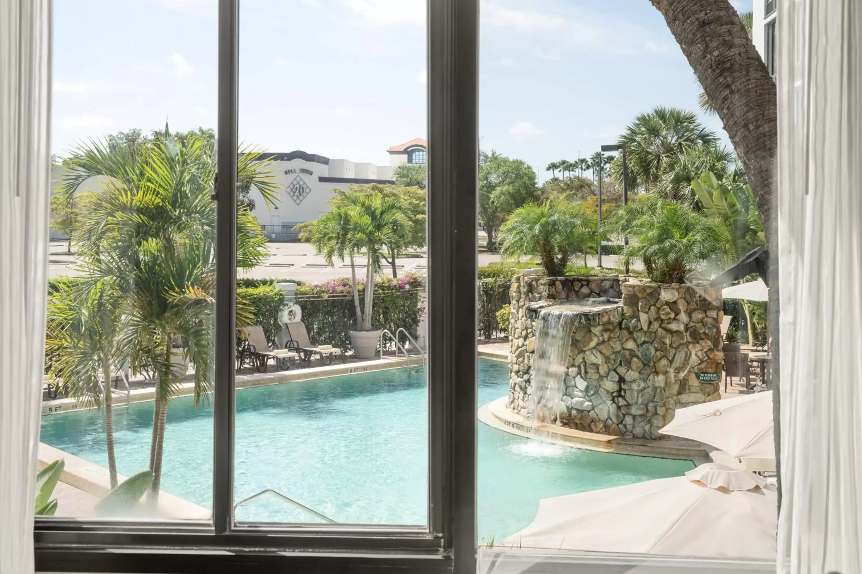 Photo of the whole room, Swimming Pool in Crowne Plaza Hotel Fort Myers at Bell Tower Shops, an IHG Hotel